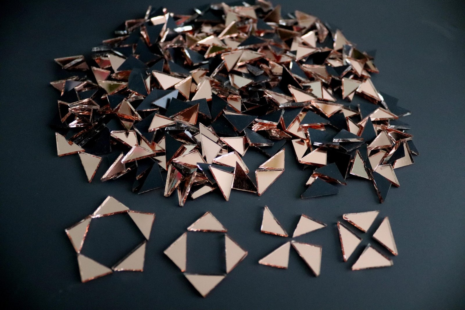 Mosaic 500 pieces triangular Rose gold mirror glass, 1x1x1.5 cm.