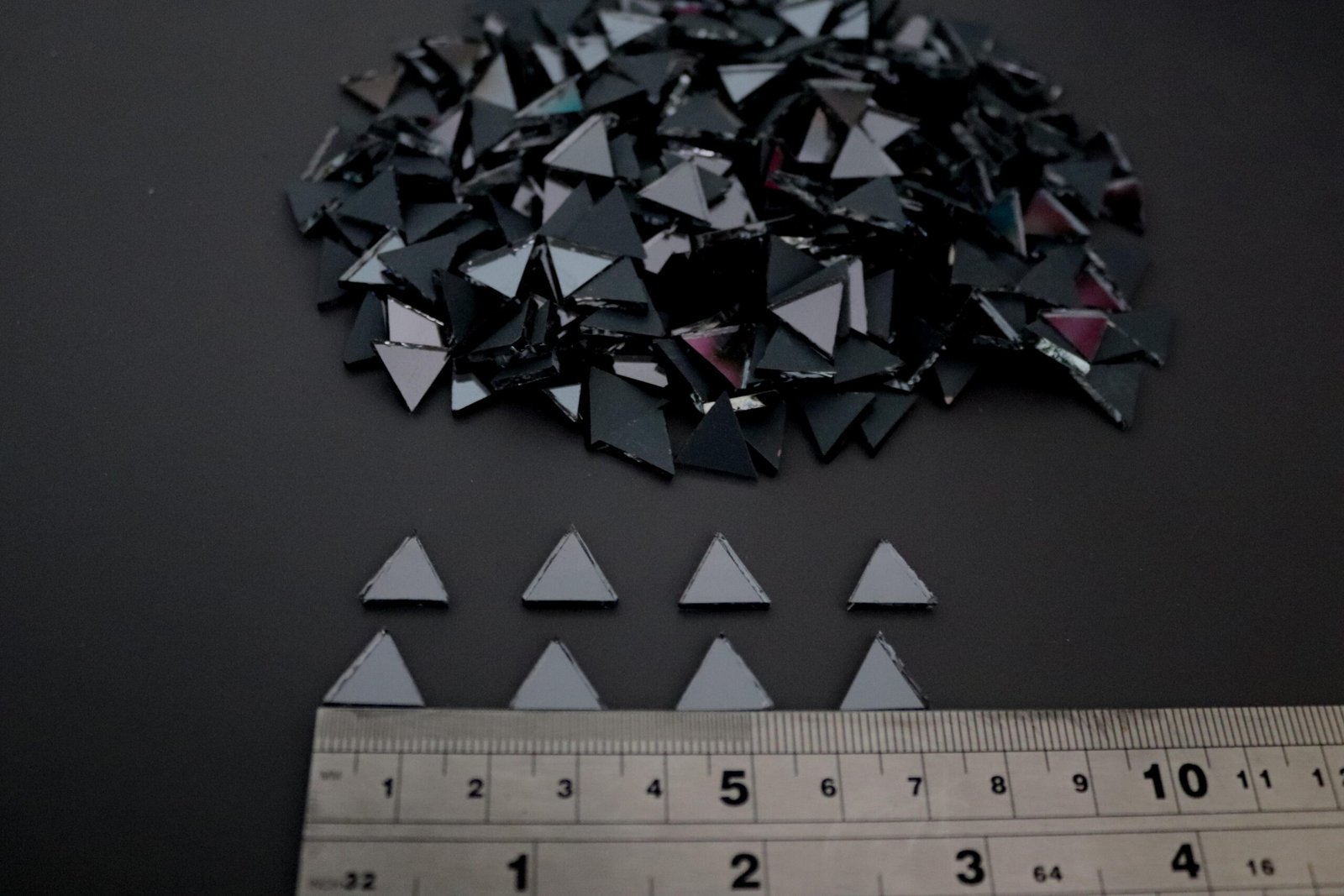 Mosaic 300 pieces triangular Grey mirror glass, 1x1x1 cm. - Image 2