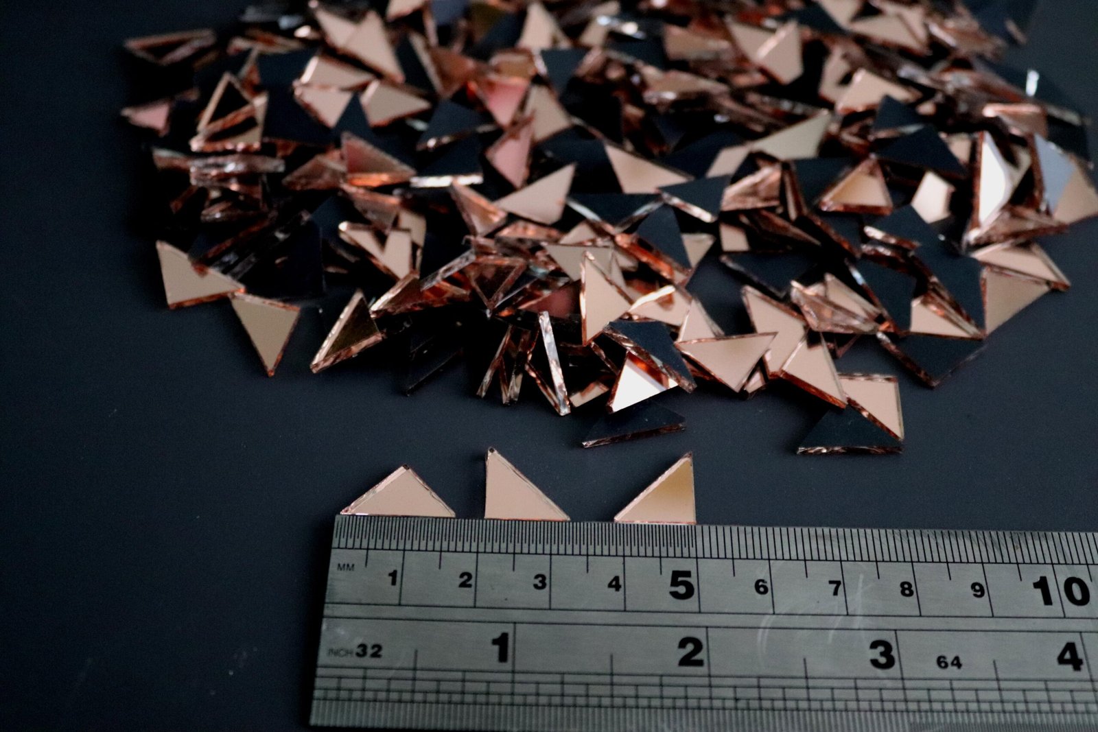 Mosaic 500 pieces triangular Rose gold mirror glass, 1x1x1.5 cm. - Image 2