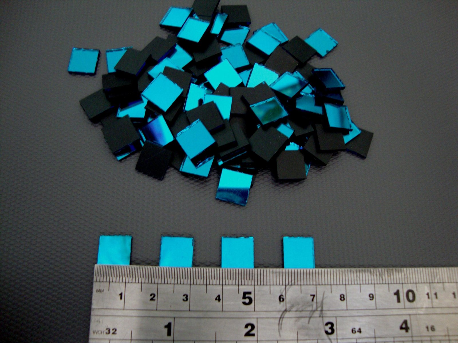 Turquoise mirror glass 1×1 cm, 1.5 mm thick, 300 pieces. - Image 2