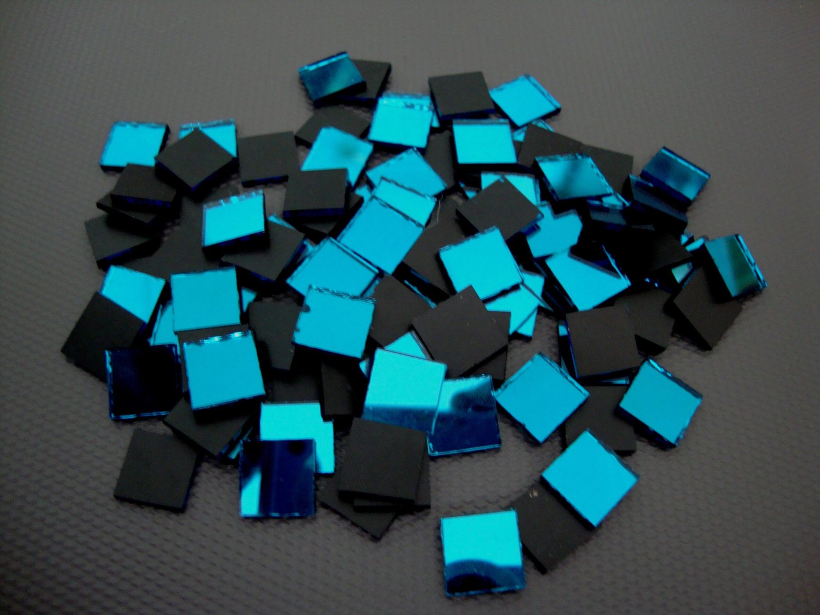 Turquoise mirror glass 1×1 cm, 1.5 mm thick, 300 pieces.