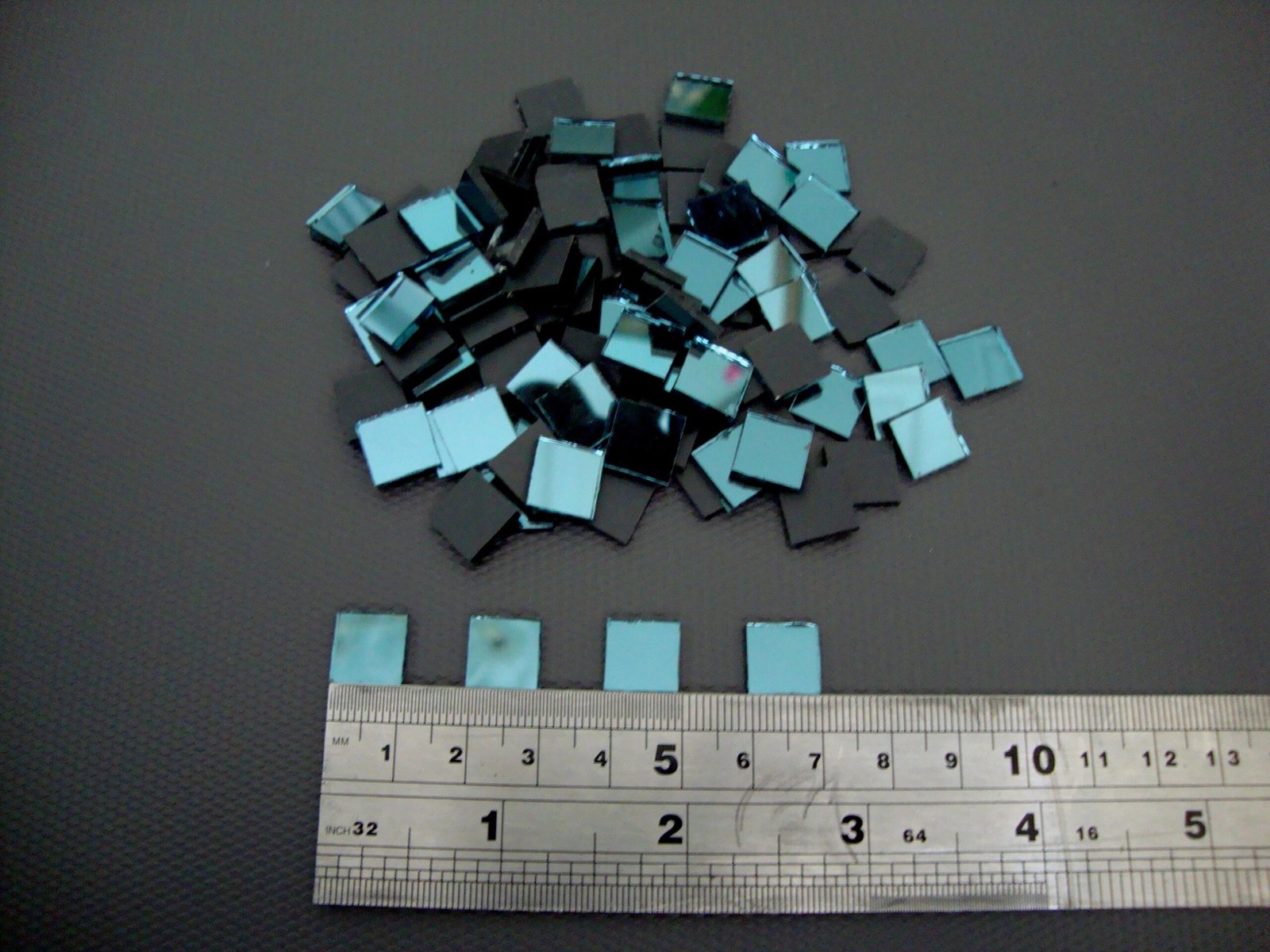 Azure blue mirror glass 1×1 cm, 1.8 mm thick, 300 pieces. - Image 2