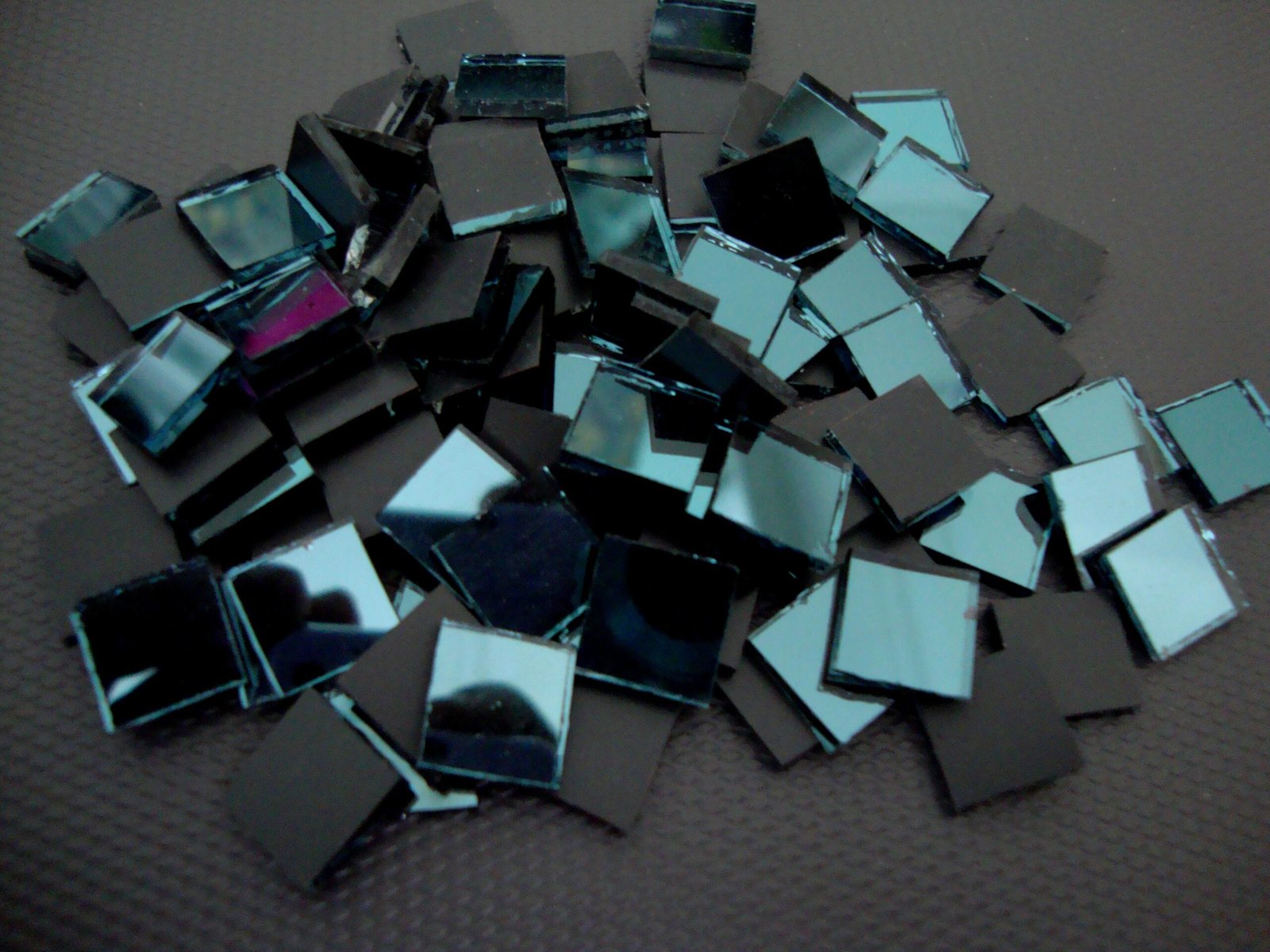 Azure blue mirror glass 1×1 cm, 1.8 mm thick, 300 pieces.