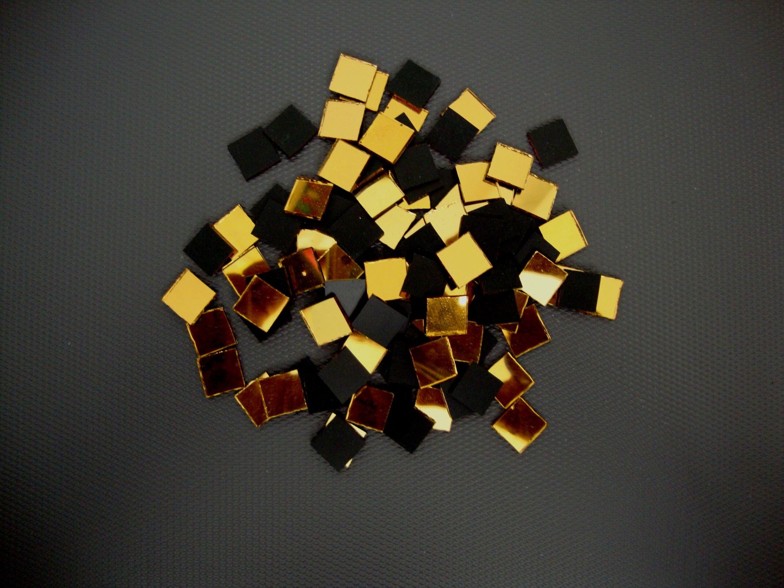Gold mirror glass 1x1 cm, 1.5 mm thick, 300 pieces. - Image 3