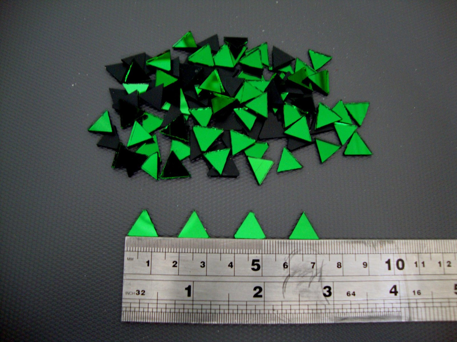 Mosaic 300 pieces triangular Green mirror glass, 1x1x1 cm. - Image 2