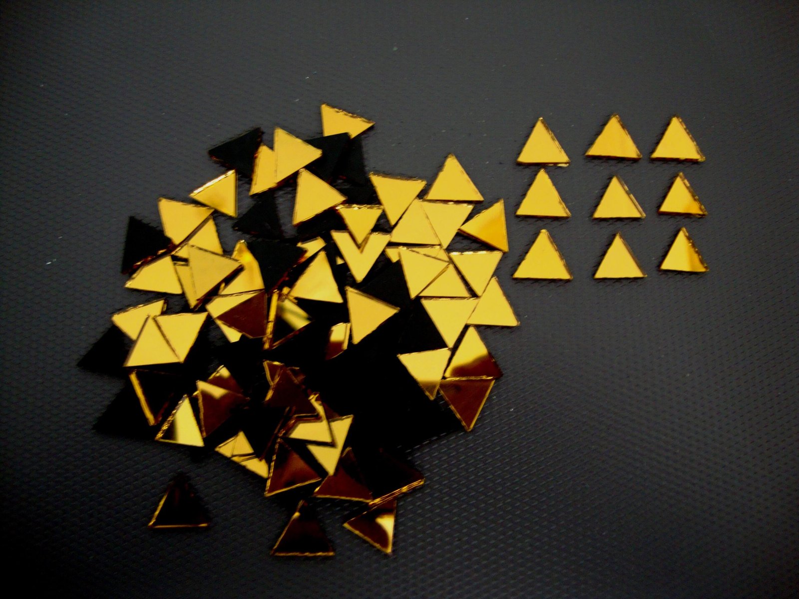 Mosaic 300 pieces triangular Gold mirror glass, 1x1x1 cm. - Image 3