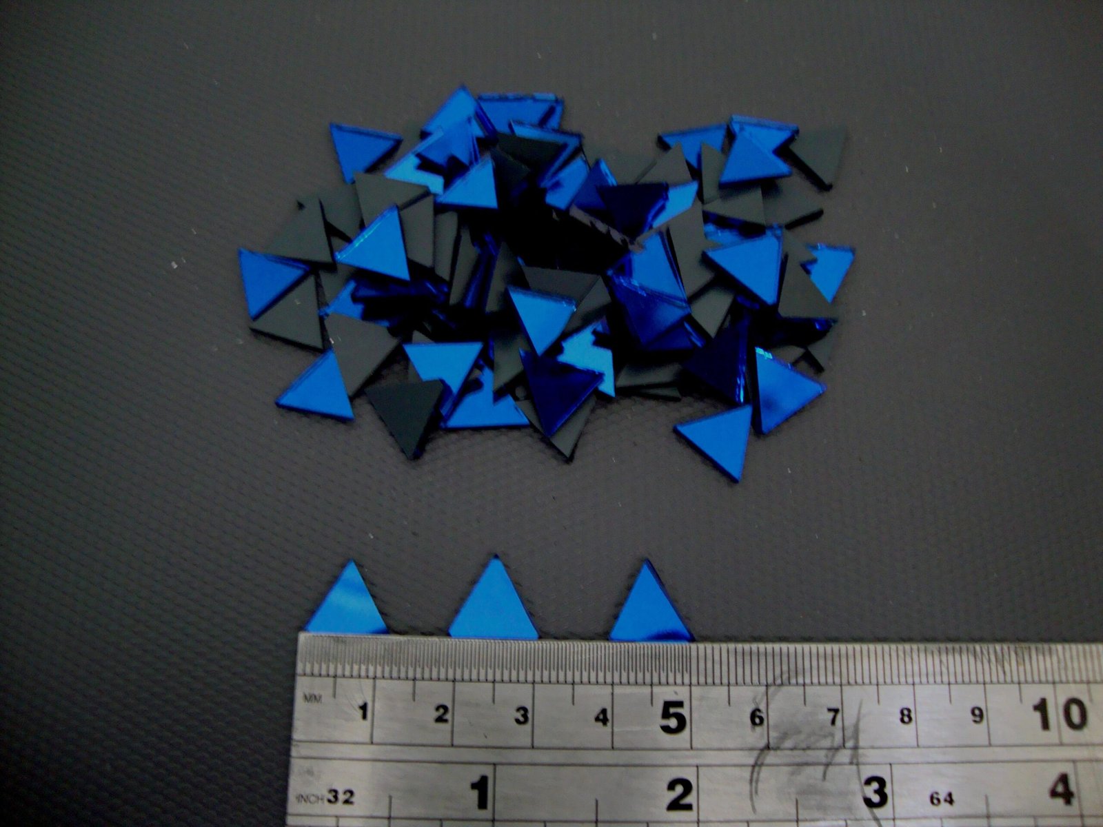 Mosaic 300 pieces triangular Royal blue mirror glass, 1x1x1 cm. - Image 2