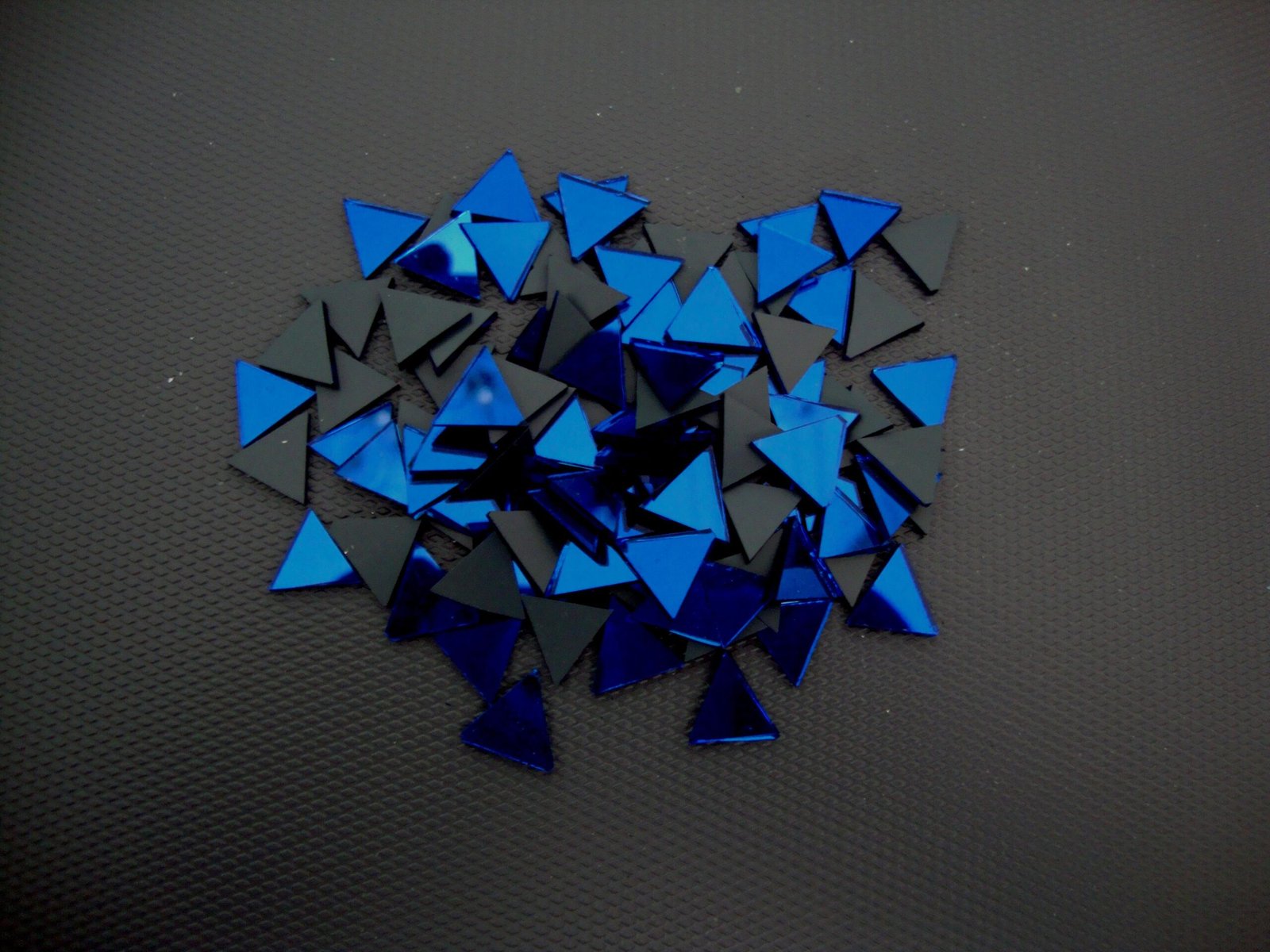 Mosaic 300 pieces triangular Royal blue mirror glass, 1x1x1 cm. - Image 3