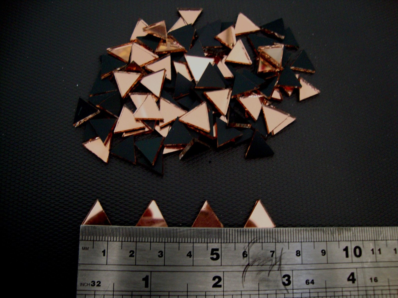Mosaic 300 pieces triangular Rose gold mirror glass, 1x1x1 cm. - Image 2