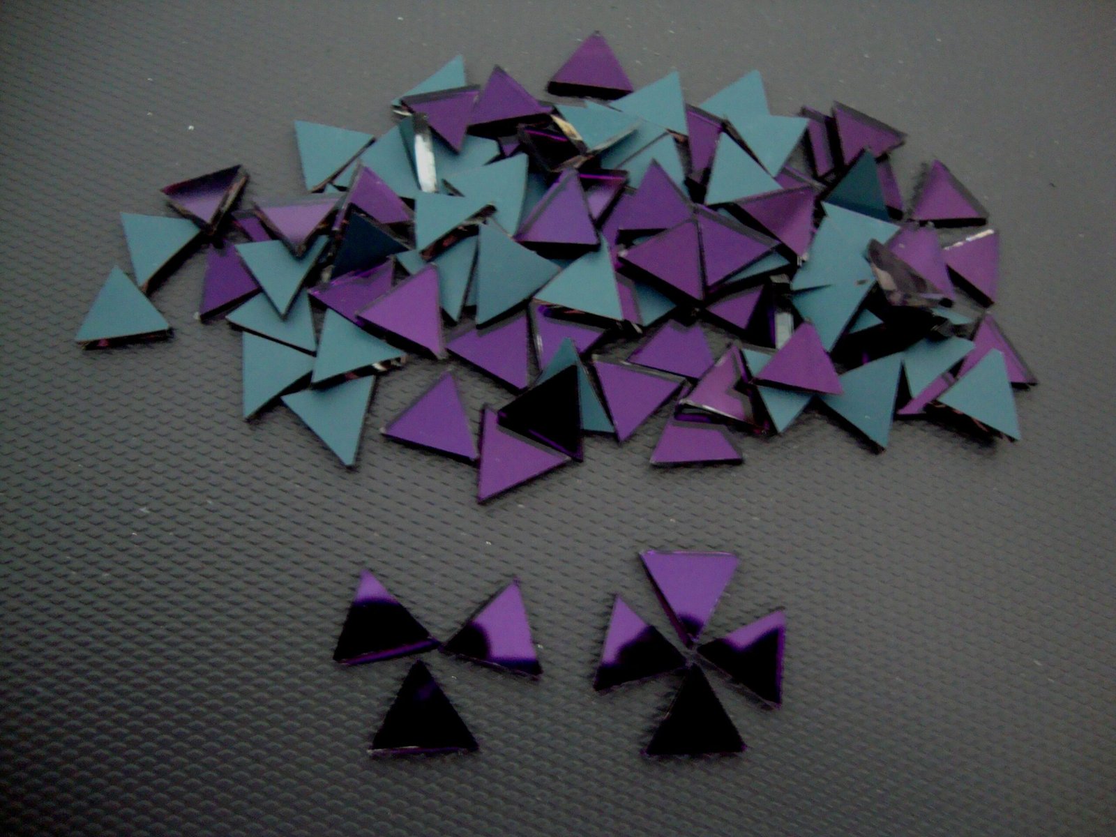Mosaic 300 pieces triangular Purple mirror glass, 1x1x1 cm. - Image 3