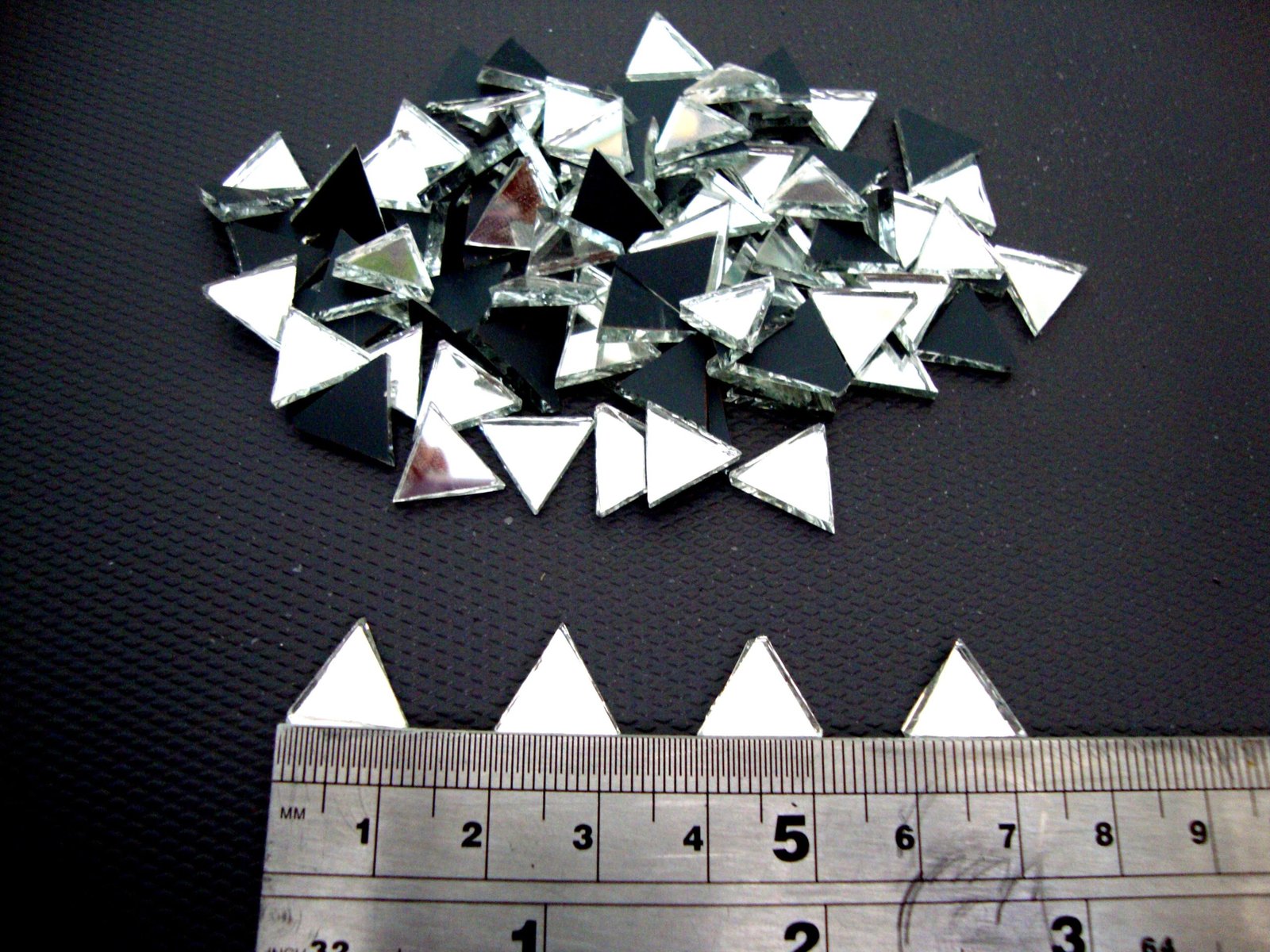 Mosaic 300 pieces triangular Silver mirror glass, 1x1x1 cm. - Image 2