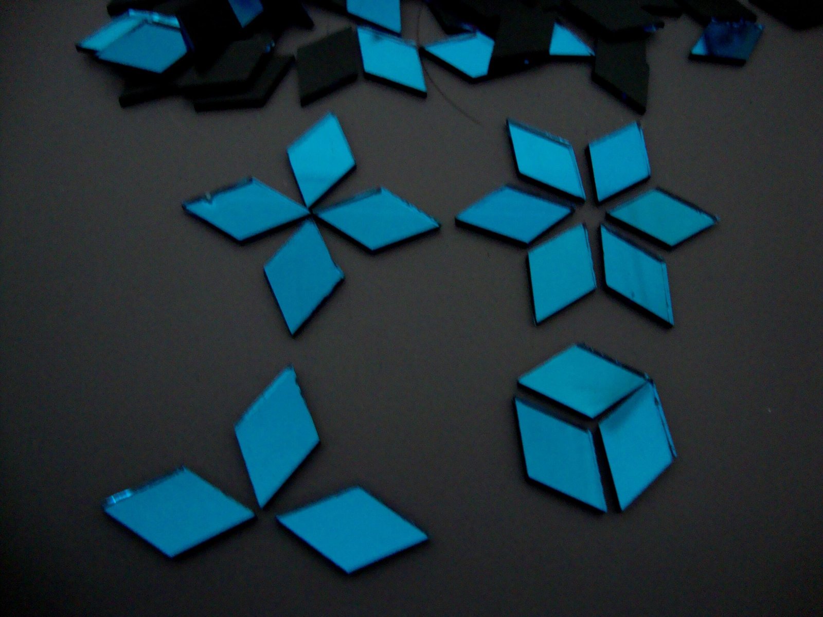 Mosaic 200 pieces Diamond shaped Turquoise mirror glass, 1x 2 cm. - Image 3