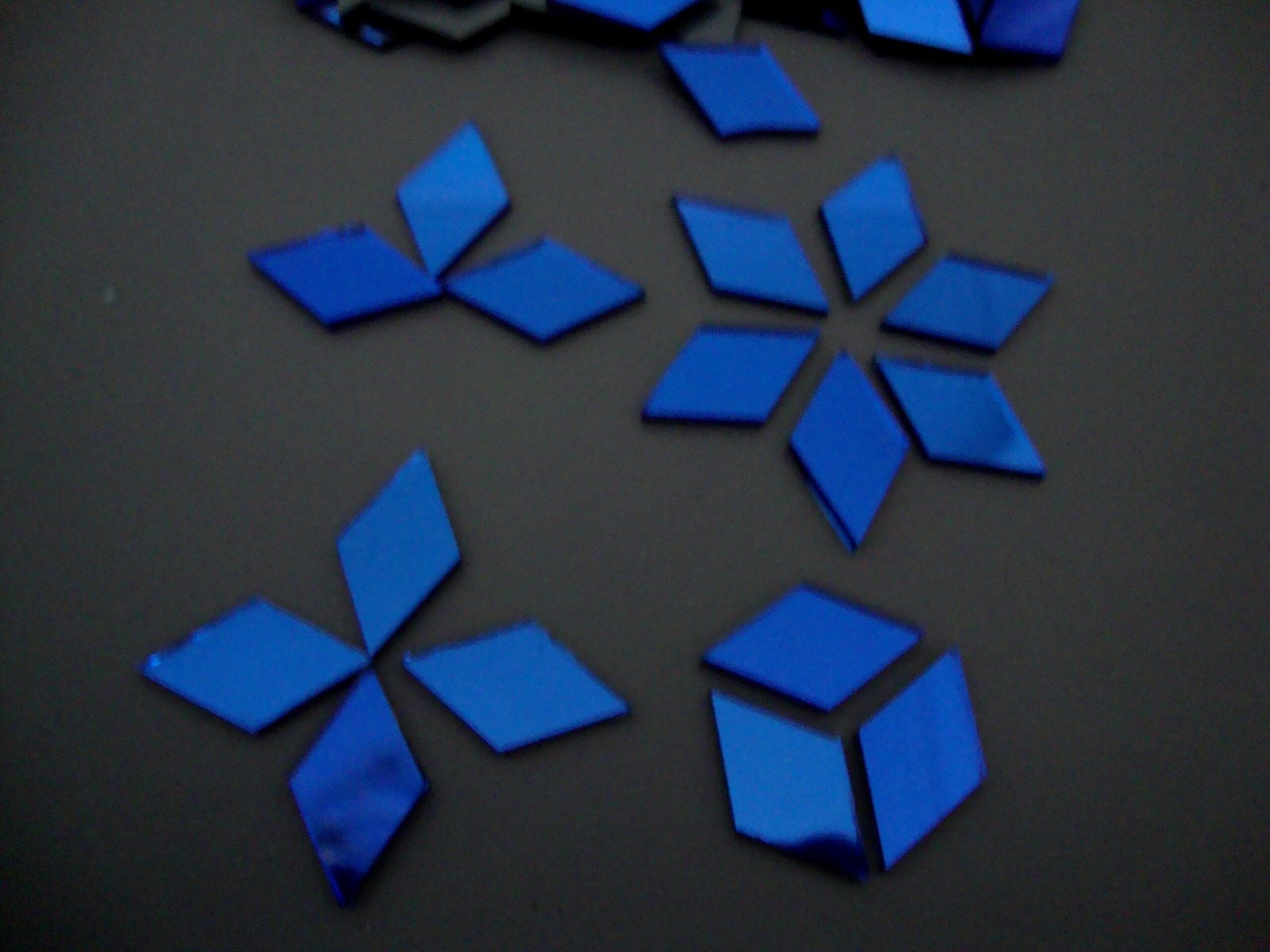Mosaic 200 pieces Diamond shaped Royal blue mirror glass, 1x 2 cm. - Image 2