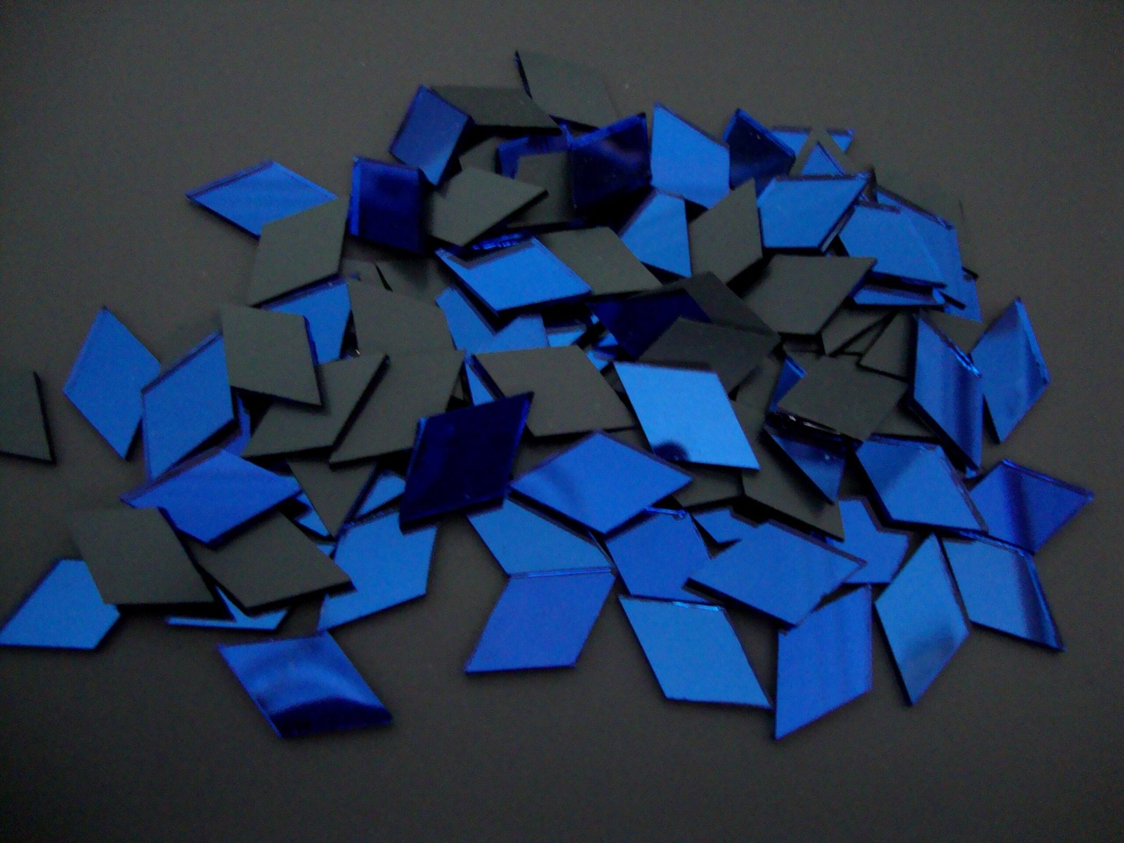 Mosaic 200 pieces Diamond shaped Royal blue mirror glass, 1x 2 cm.