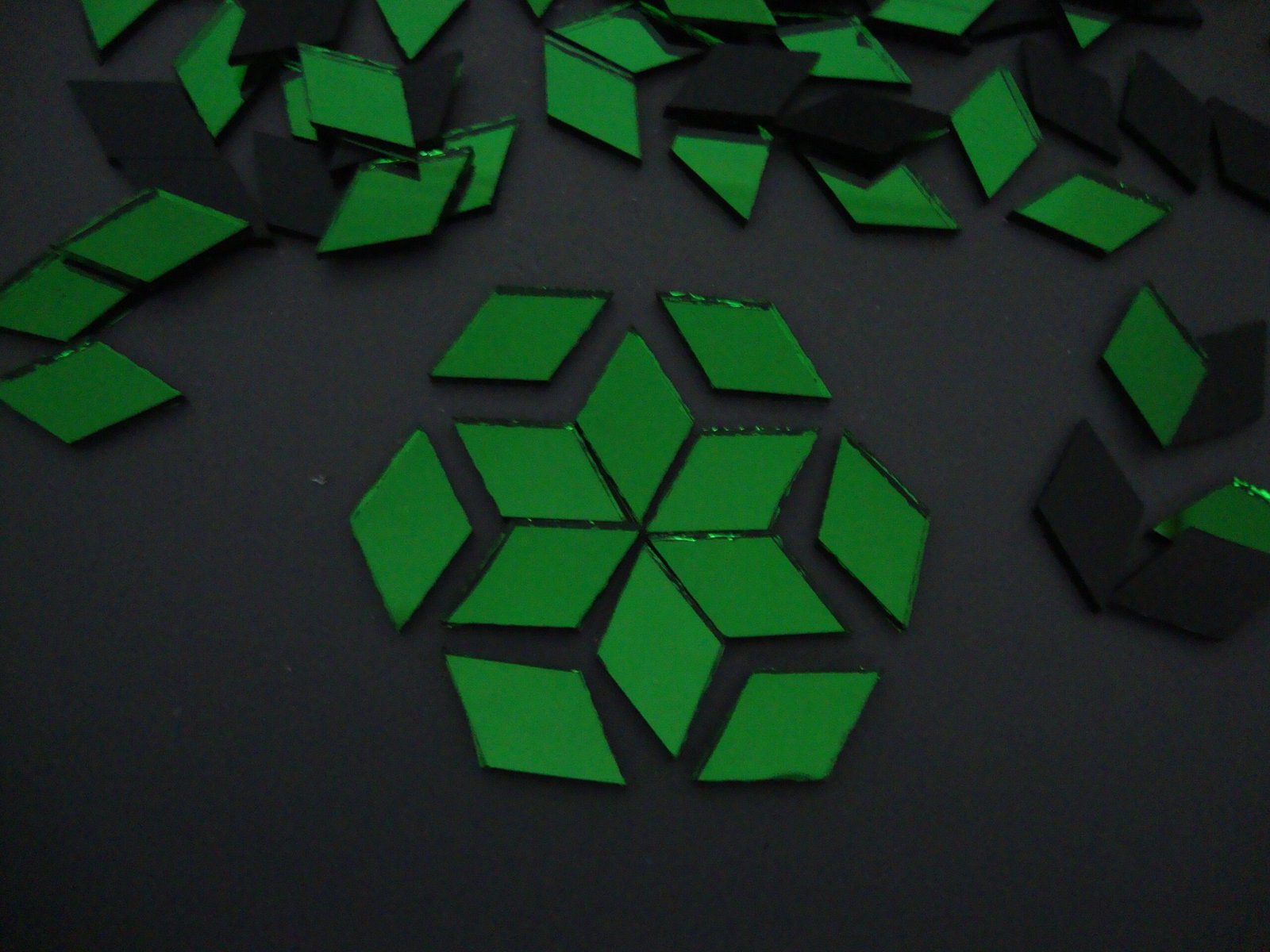 Mosaic 200 pieces Diamond shaped Green mirror glass, 1x 2 cm. - Image 4