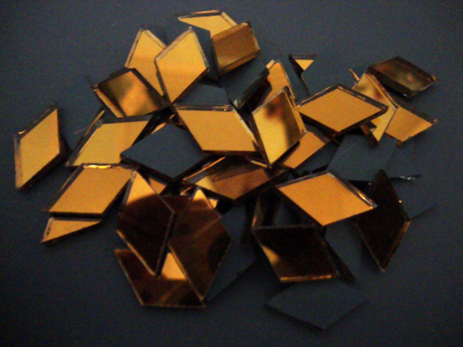 Mosaic 200 pieces Diamond shaped Burnt Orange mirror glass, 1x 2 cm.