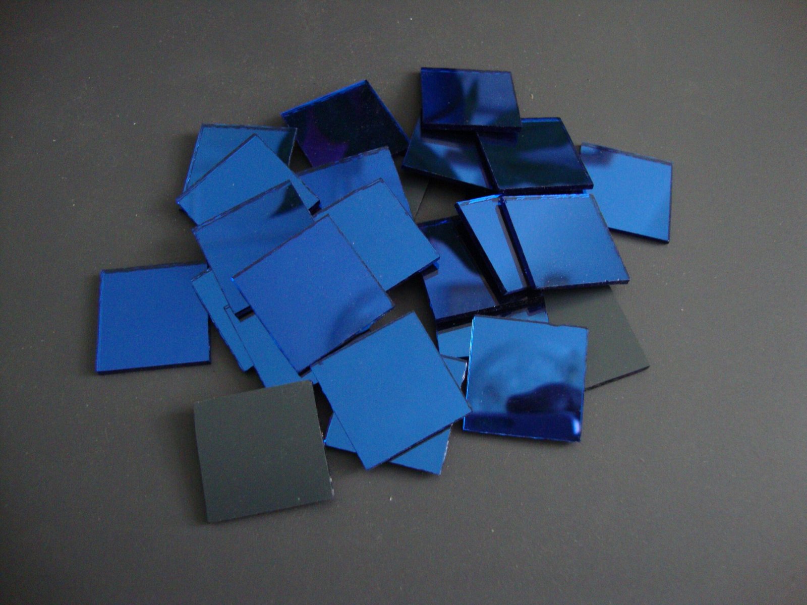 Mosaic 100 pieces Square shaped Royal blue mirror glass, 2 x 2 cm. - Image 2