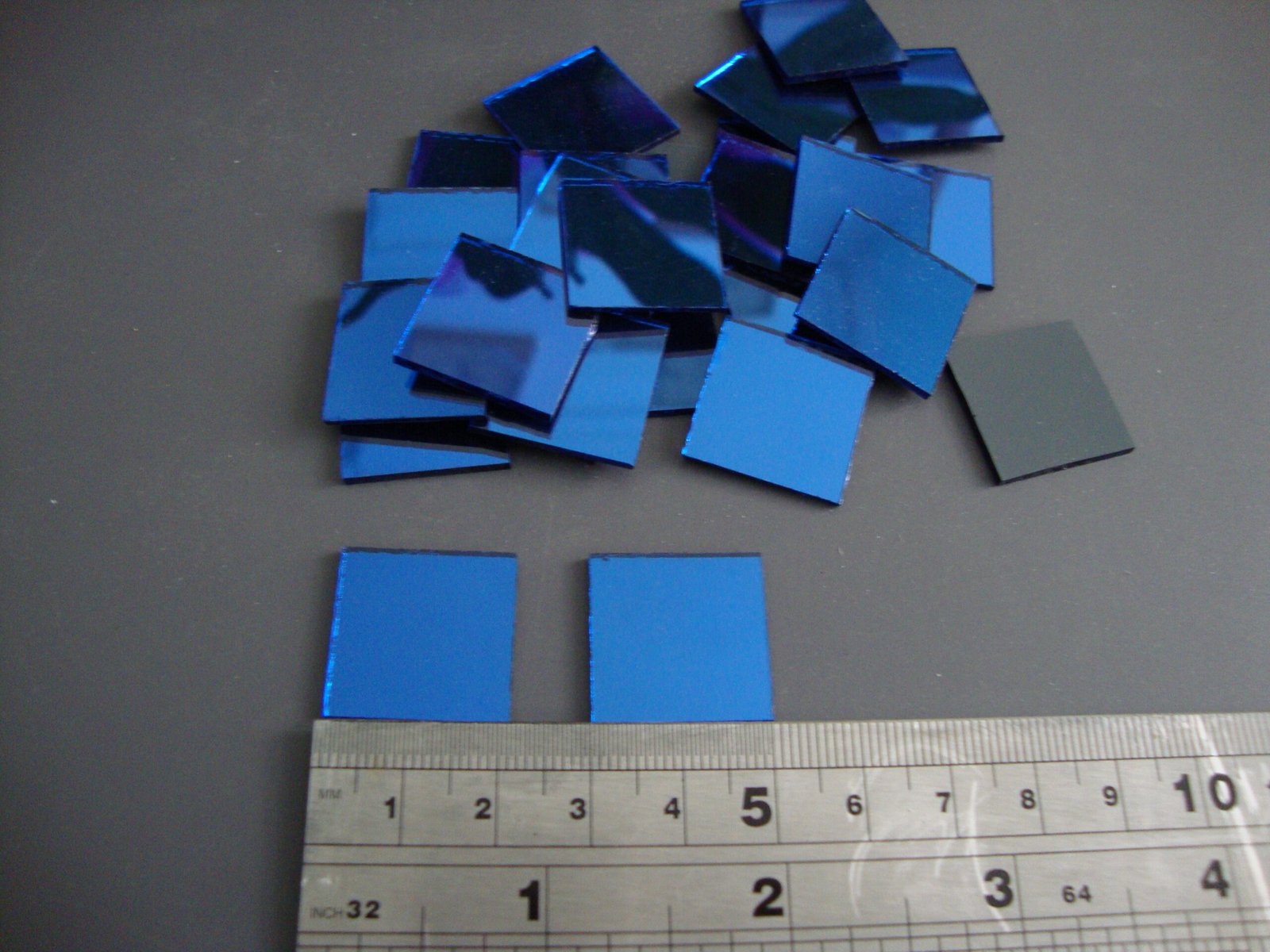 Mosaic 100 pieces Square shaped Royal blue mirror glass, 2 x 2 cm. - Image 3