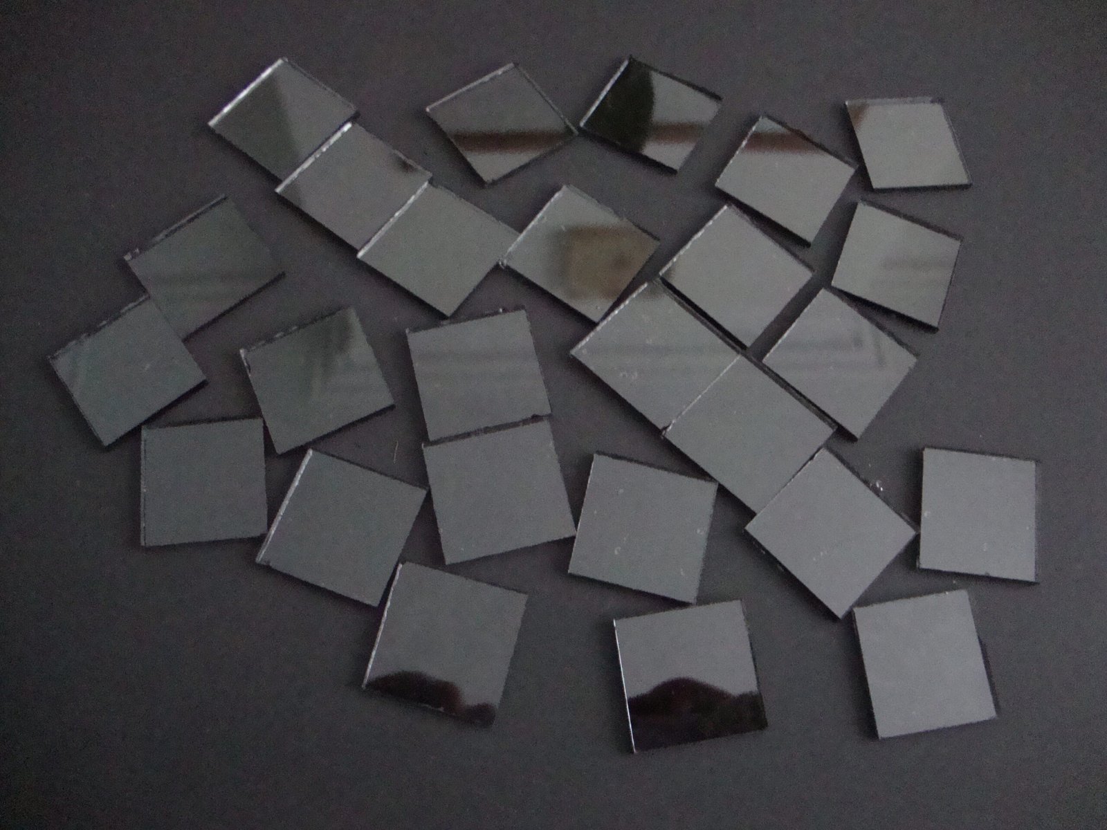 Mosaic 100 pieces Square shaped GREY mirror glass, 2 x 2 cm.