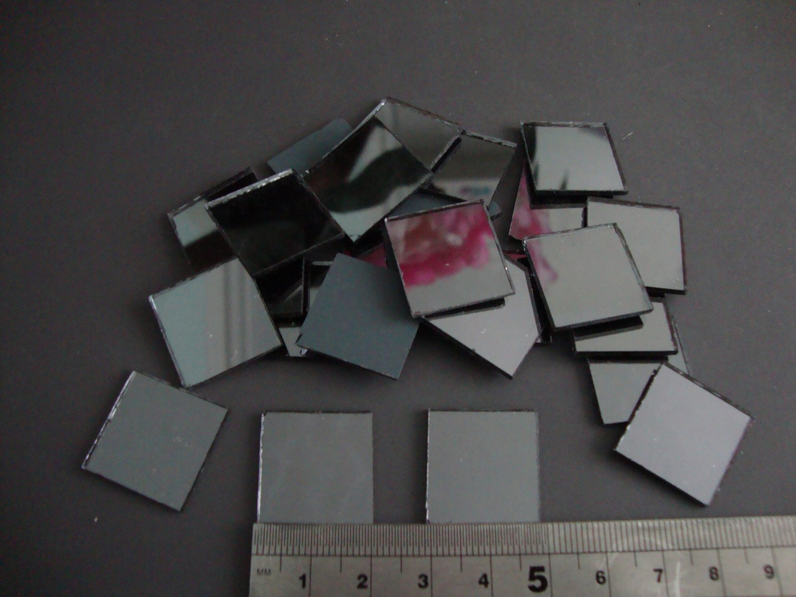 Mosaic 100 pieces Square shaped GREY mirror glass, 2 x 2 cm. - Image 3