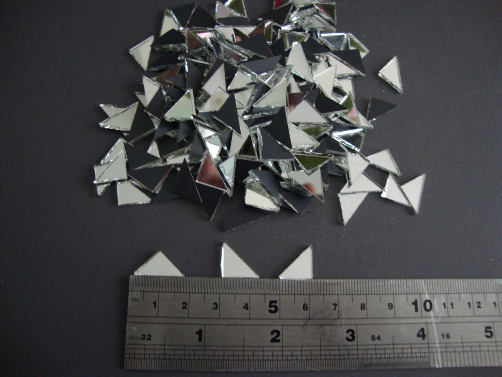 Mosaic 500 pieces triangular Silver mirror glass, 1x1x1.5 cm. - Image 2