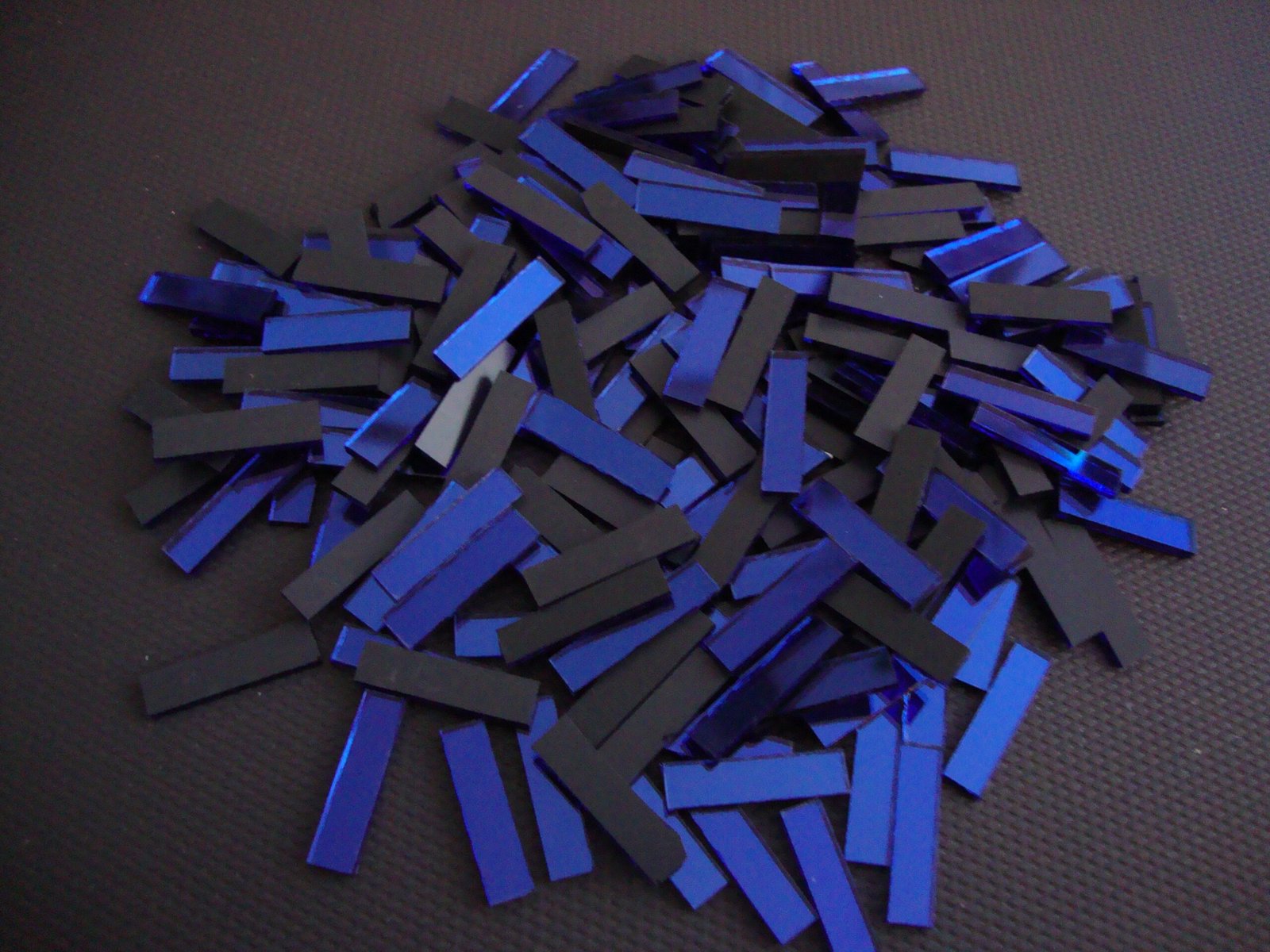 Mosaic 100 pieces Royal blue mirror glass strips, 2 x 0.5 cm.