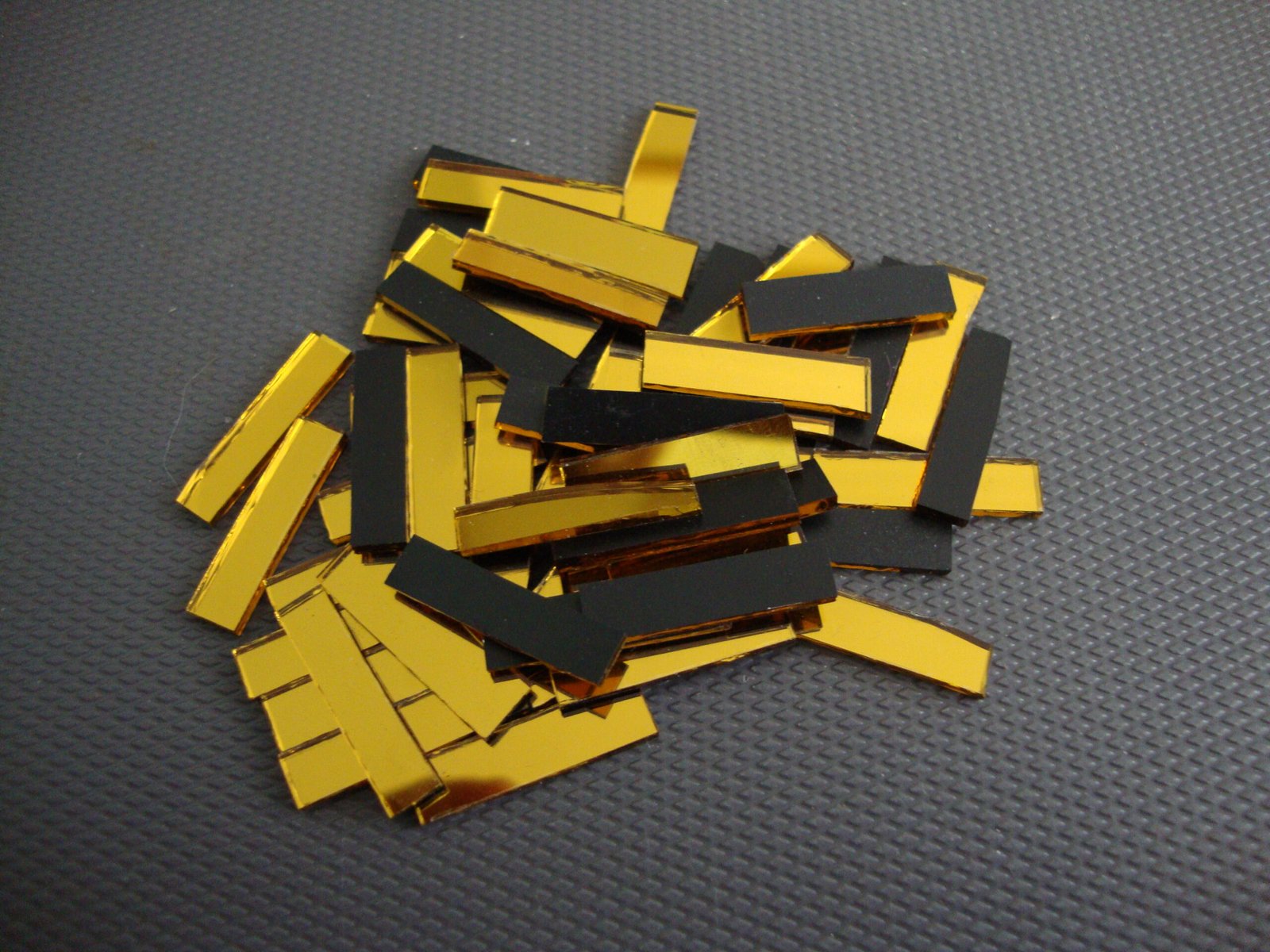 Mosaic 200 pieces |Gold mirror glass strips, 2 x 0.5 cm. - Image 3
