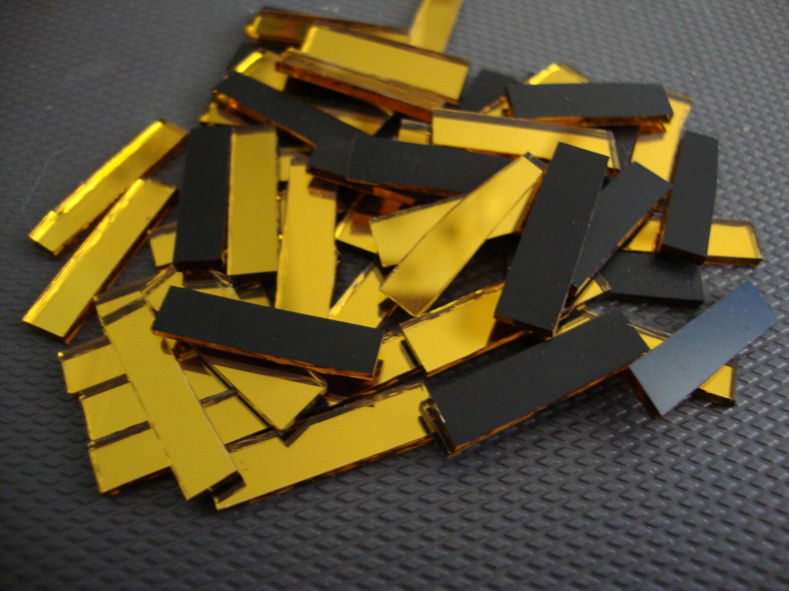 Mosaic 200 pieces |Gold mirror glass strips, 2 x 0.5 cm.