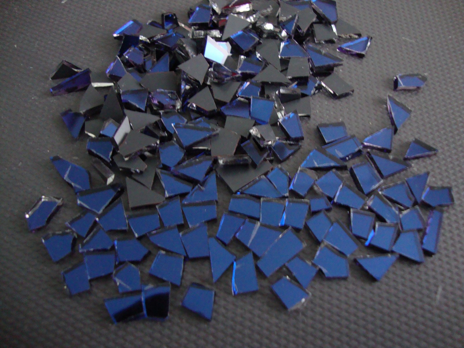 Dark blue mirror glass, tiny off cuts. 500 pieces 1.8 mm thick.