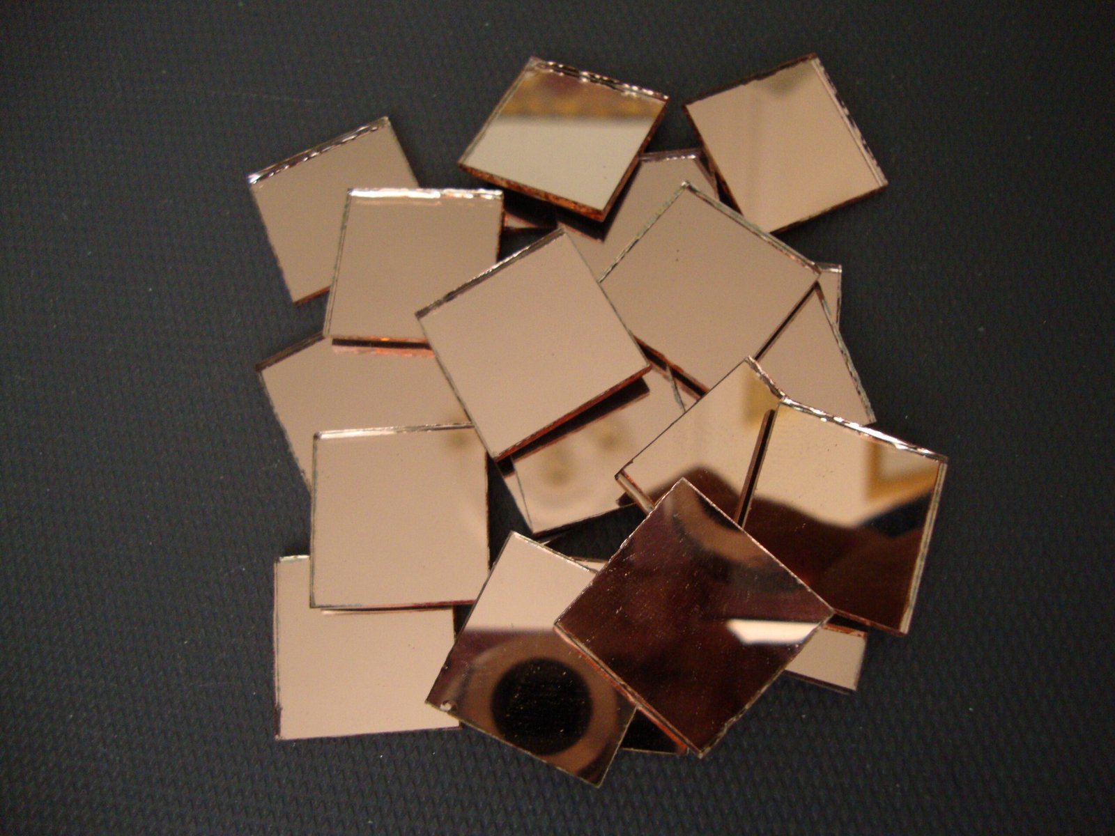 Mosaic 100 pieces Square shaped Rose Gold mirror glass, 2 x 2 cm.