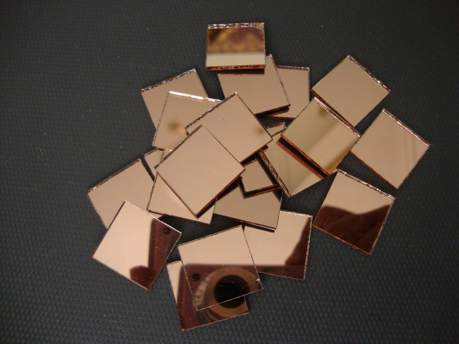Mosaic 100 pieces Square shaped Rose Gold mirror glass, 2 x 2 cm. - Image 3