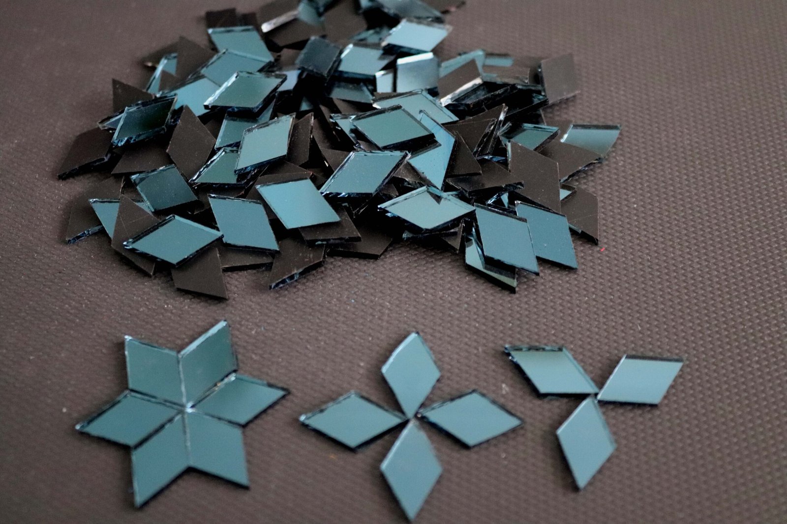 Mosaic 200 pieces Diamond shaped Azure blue mirror glass, 1x 2 cm. - Image 2
