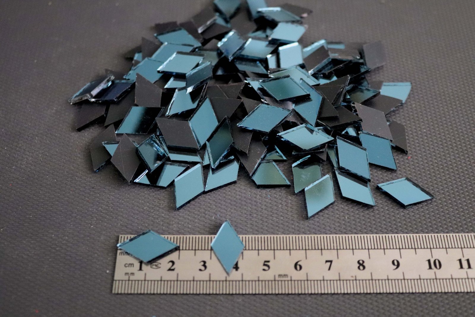 Mosaic 200 pieces Diamond shaped Azure blue mirror glass, 1x 2 cm. - Image 3