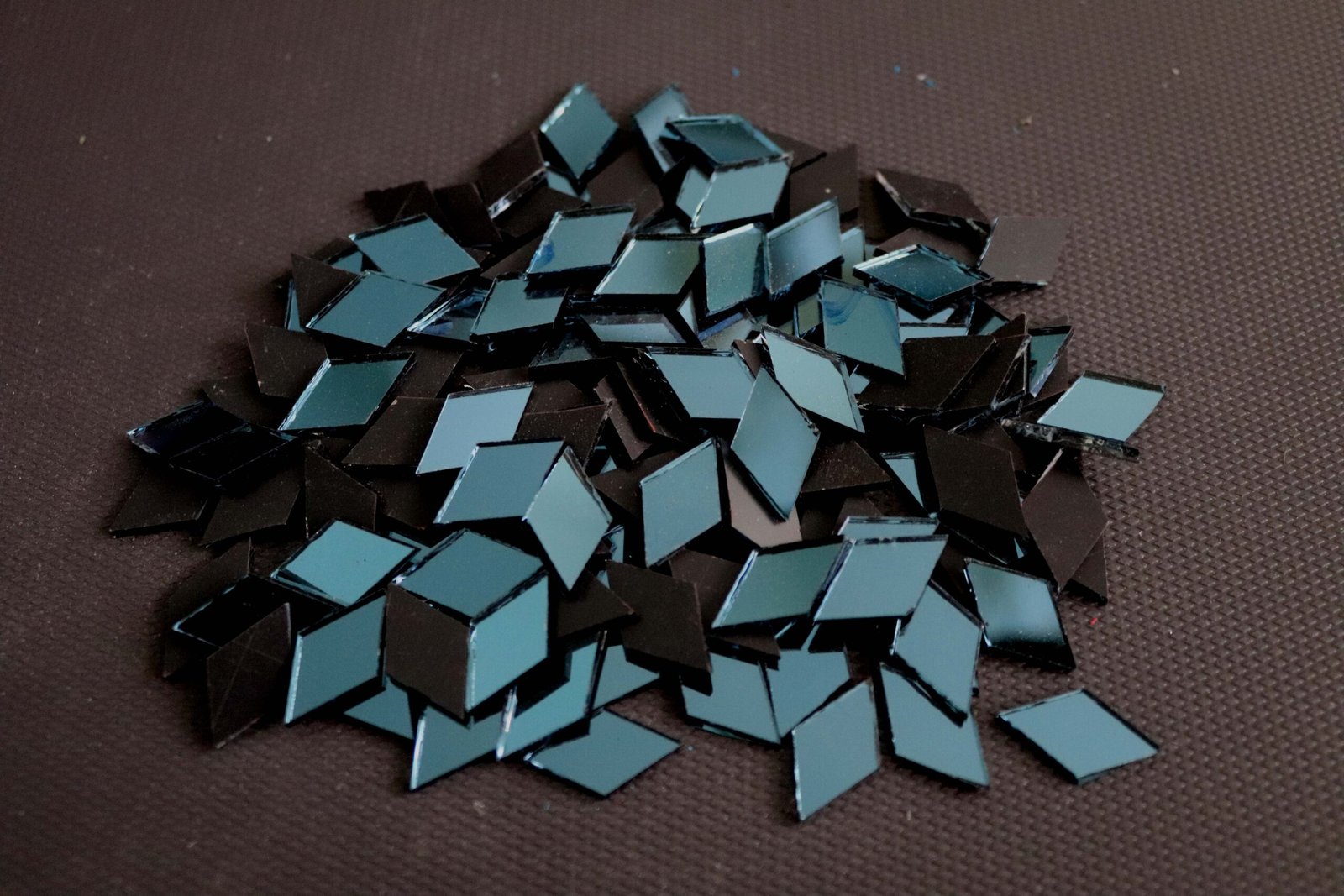 Mosaic 200 pieces Diamond shaped Azure blue mirror glass, 1x 2 cm.