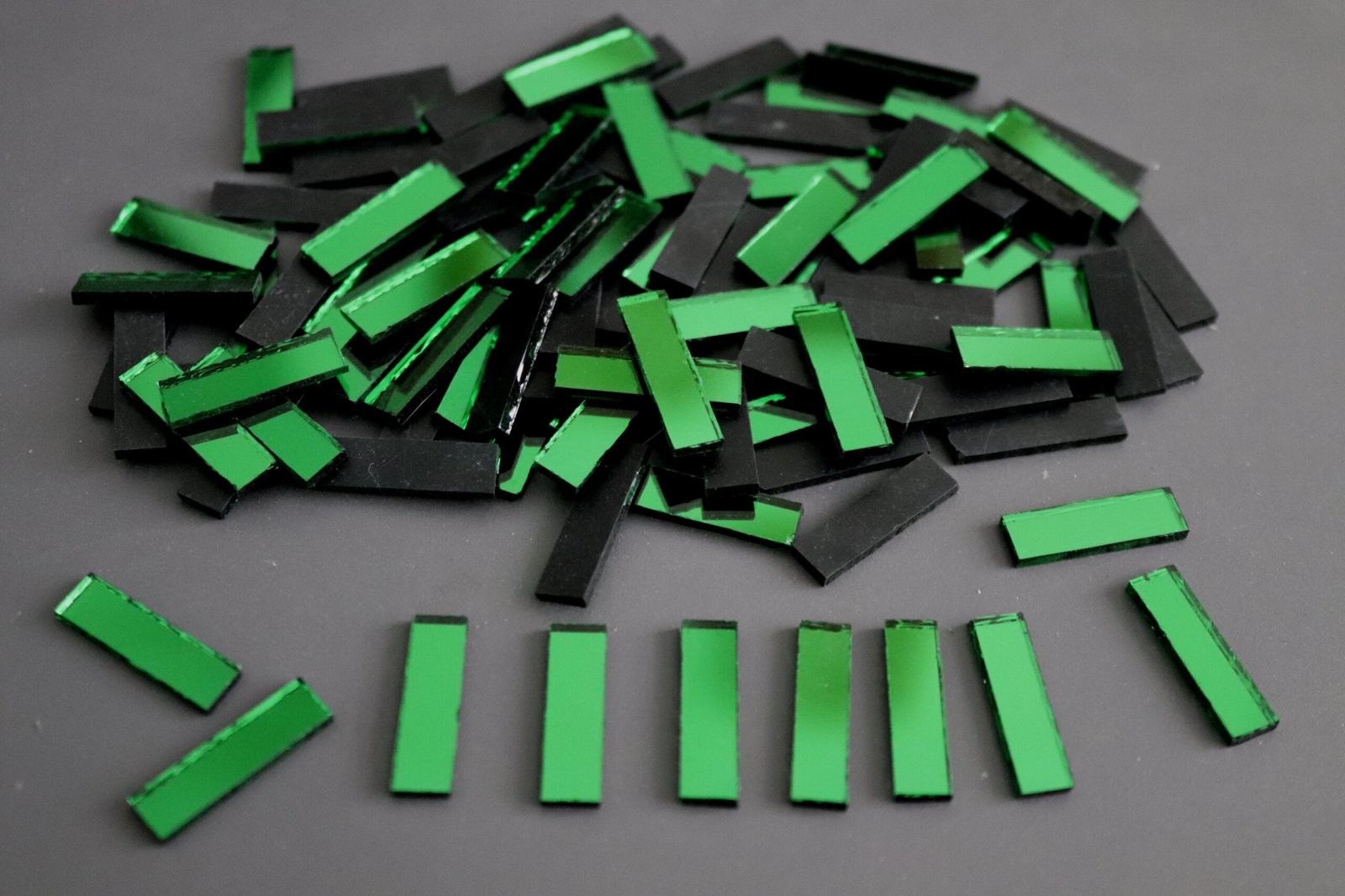 Mosaic 100 pieces Green mirror glass strips, 2 x 0.5 cm. - Image 3