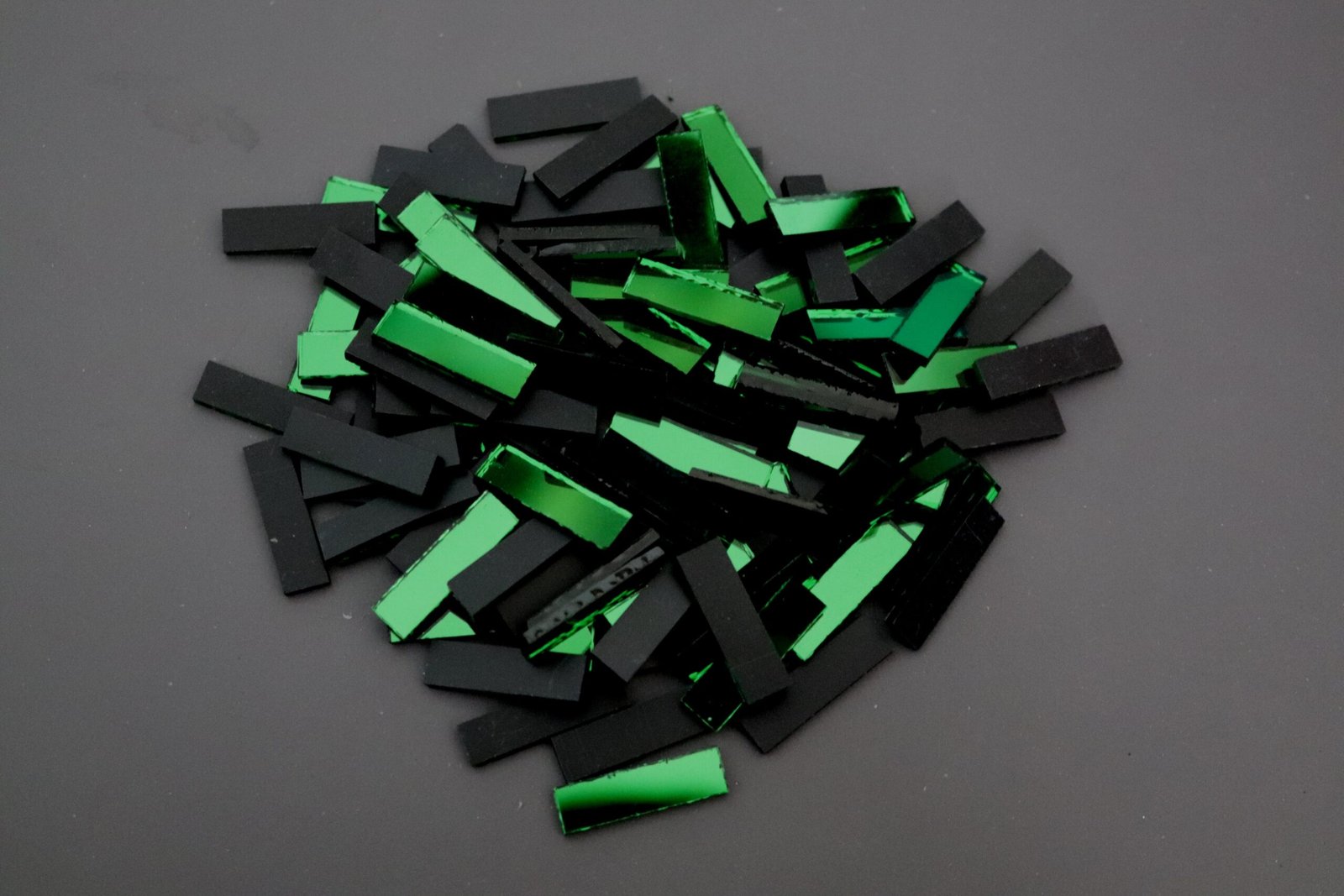 Mosaic 100 pieces Green mirror glass strips, 2 x 0.5 cm.