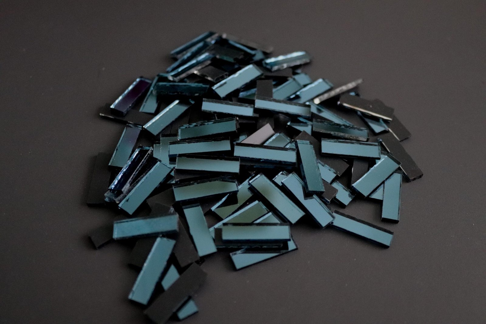 Mosaic 100 pieces Azure blue mirror glass strips, 2 x 0.5 cm.