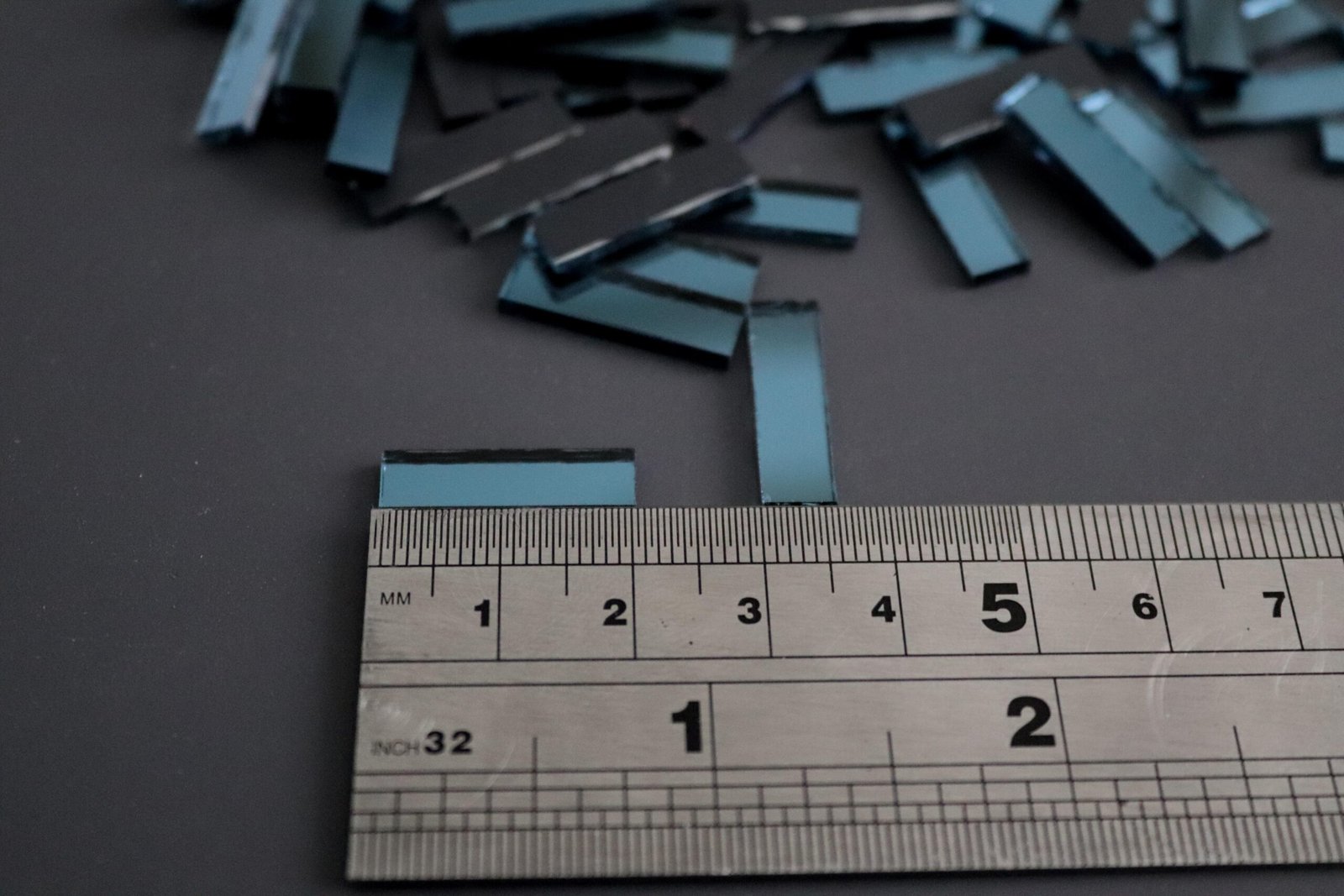 Mosaic 100 pieces Azure blue mirror glass strips, 2 x 0.5 cm. - Image 3