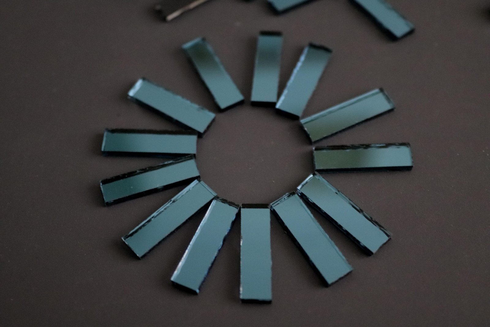 Mosaic 100 pieces Azure blue mirror glass strips, 2 x 0.5 cm. - Image 2
