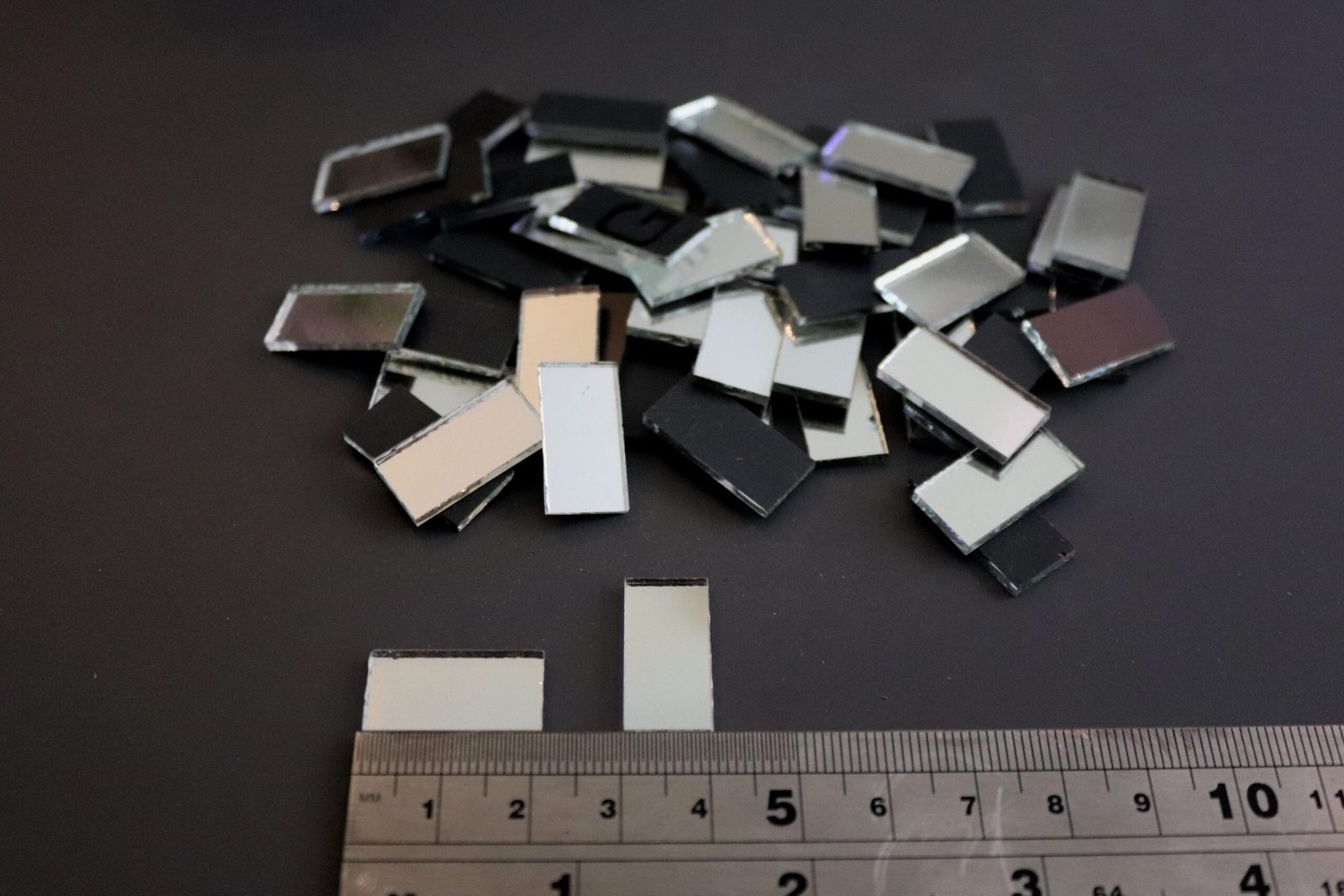 Mosaic 100 pieces Silver mirror glass strips, 2 x 1 cm. - Image 3