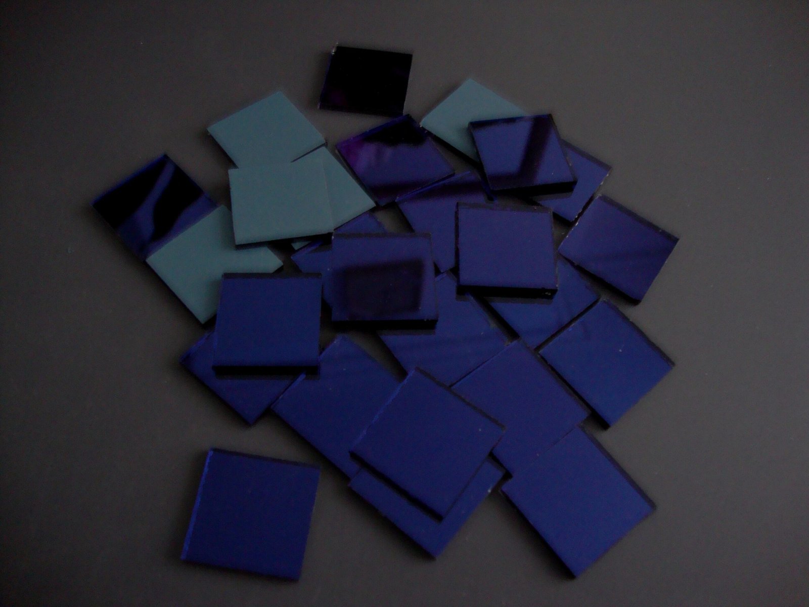 Mosaic 100 pieces Square shaped DARK BLUE mirror glass, 2 x 2 cm. (Copy)