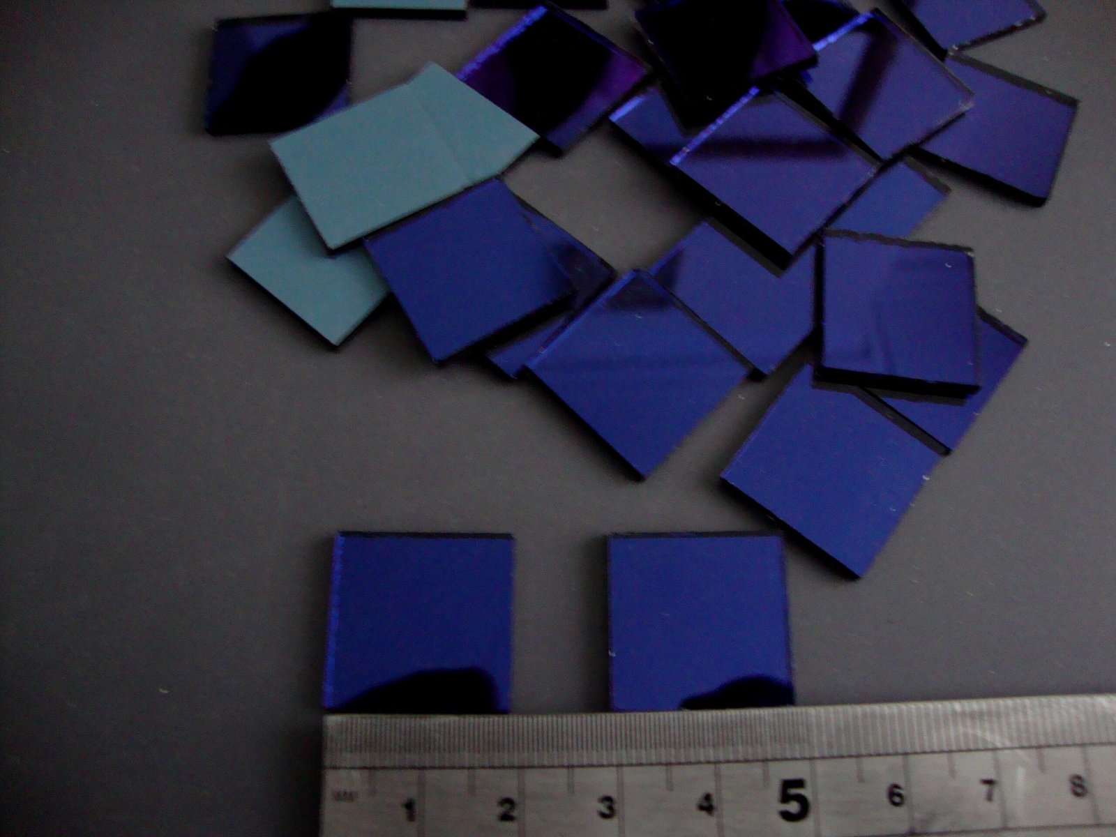 Mosaic 100 pieces Square shaped DARK BLUE mirror glass, 2 x 2 cm. (Copy) - Image 2