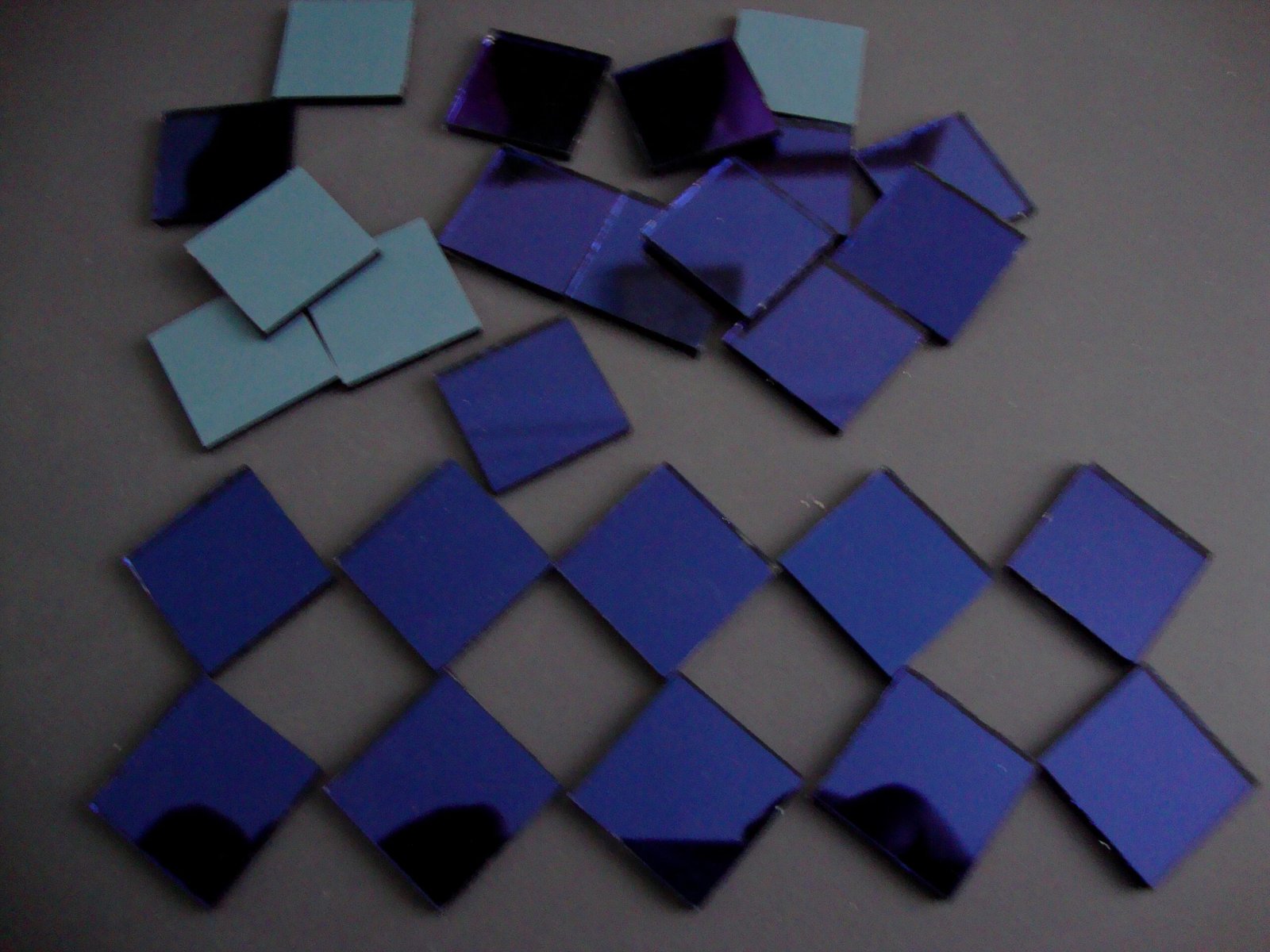Mosaic 100 pieces Square shaped DARK BLUE mirror glass, 2 x 2 cm. (Copy) - Image 3