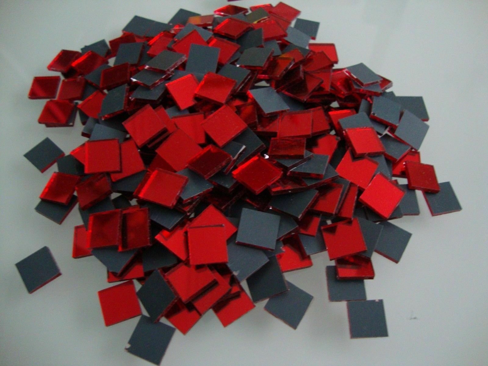 Red mirror glass 1×1 cm, 1.8 mm thick, 300 pieces. - Image 2