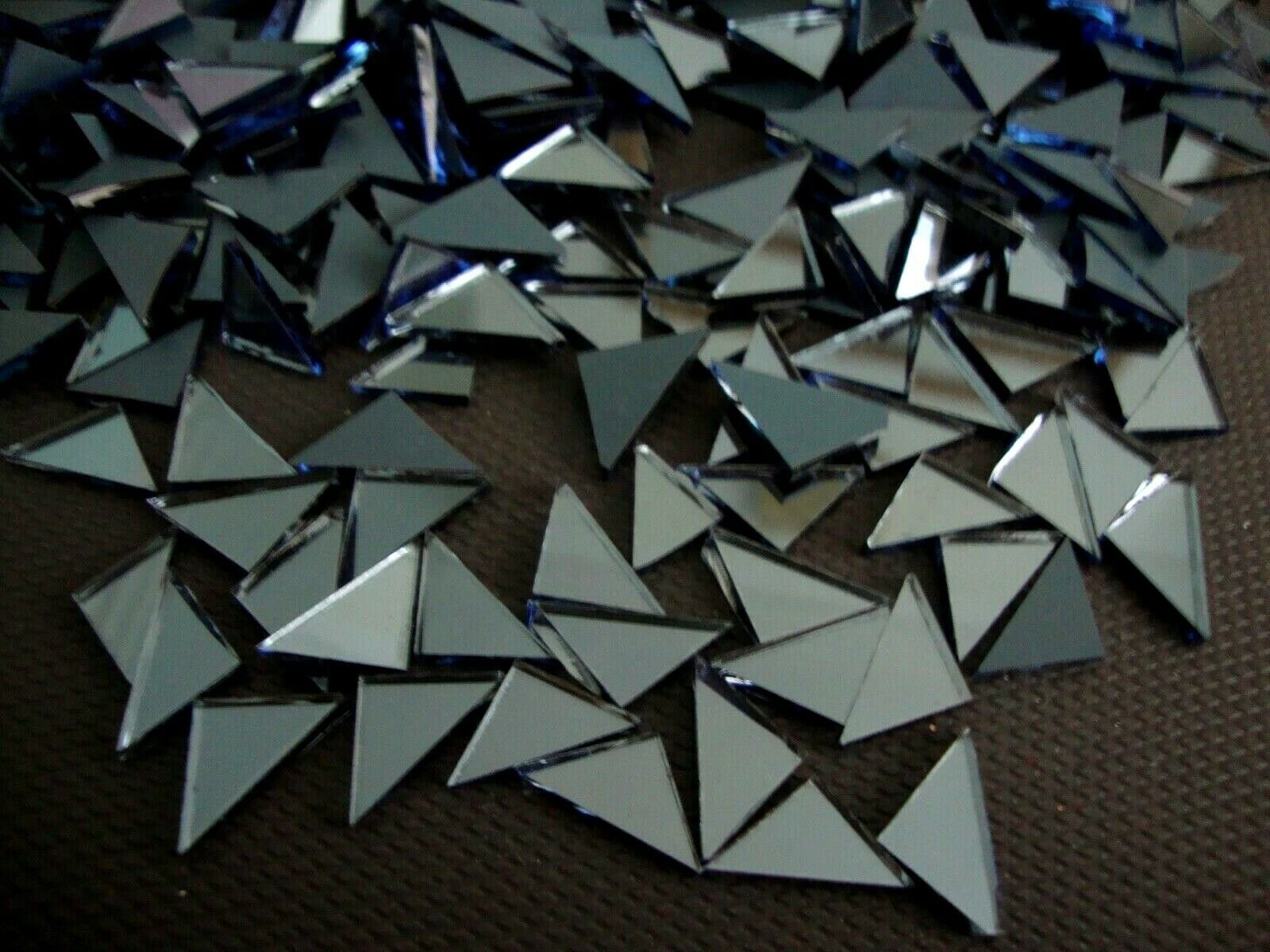 Mosaic 300 pieces triangular Grey mirror glass, 1x1x1.5 cm.
