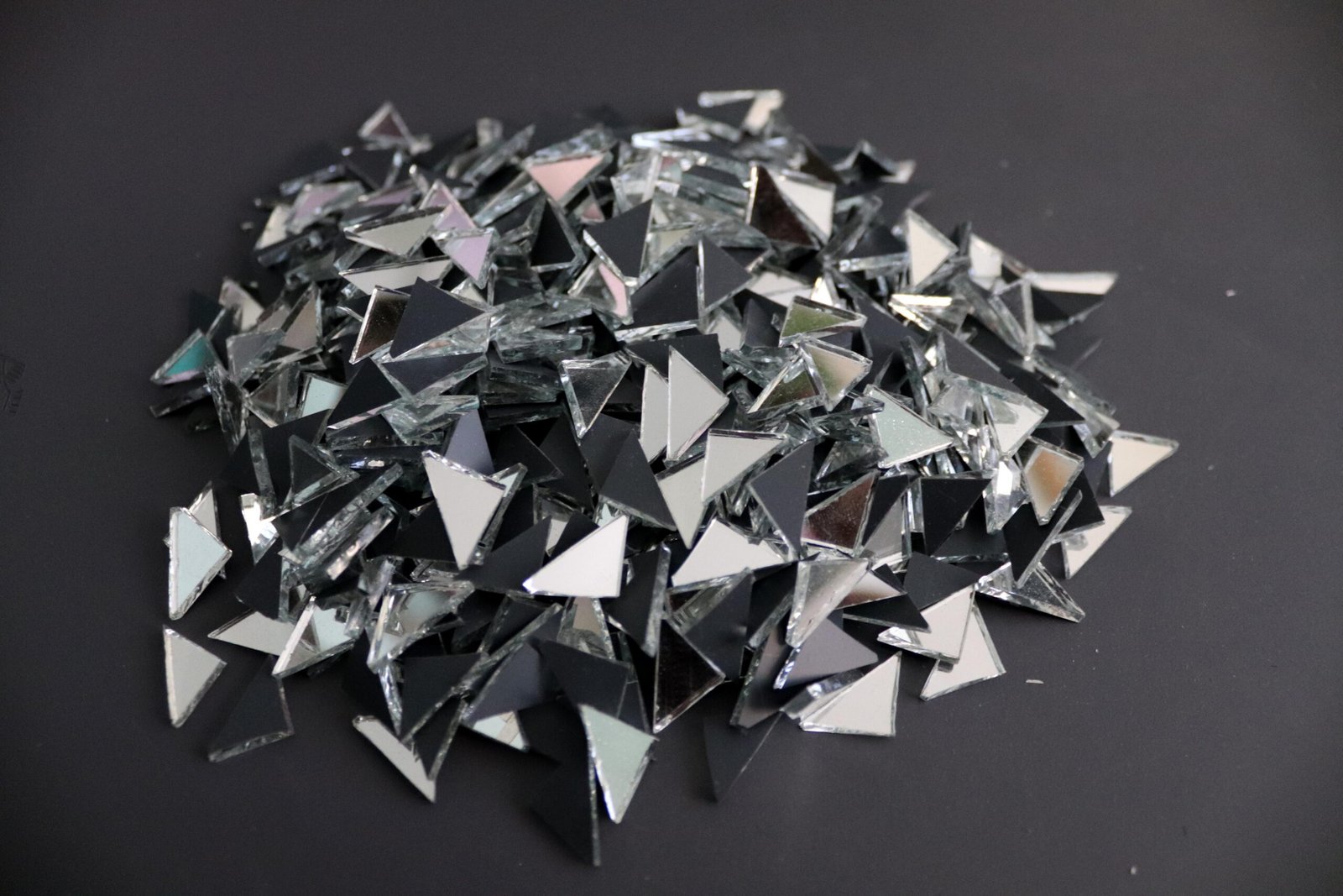 Mosaic 500 pieces triangular Silver mirror glass, 1x1x1.5 cm.