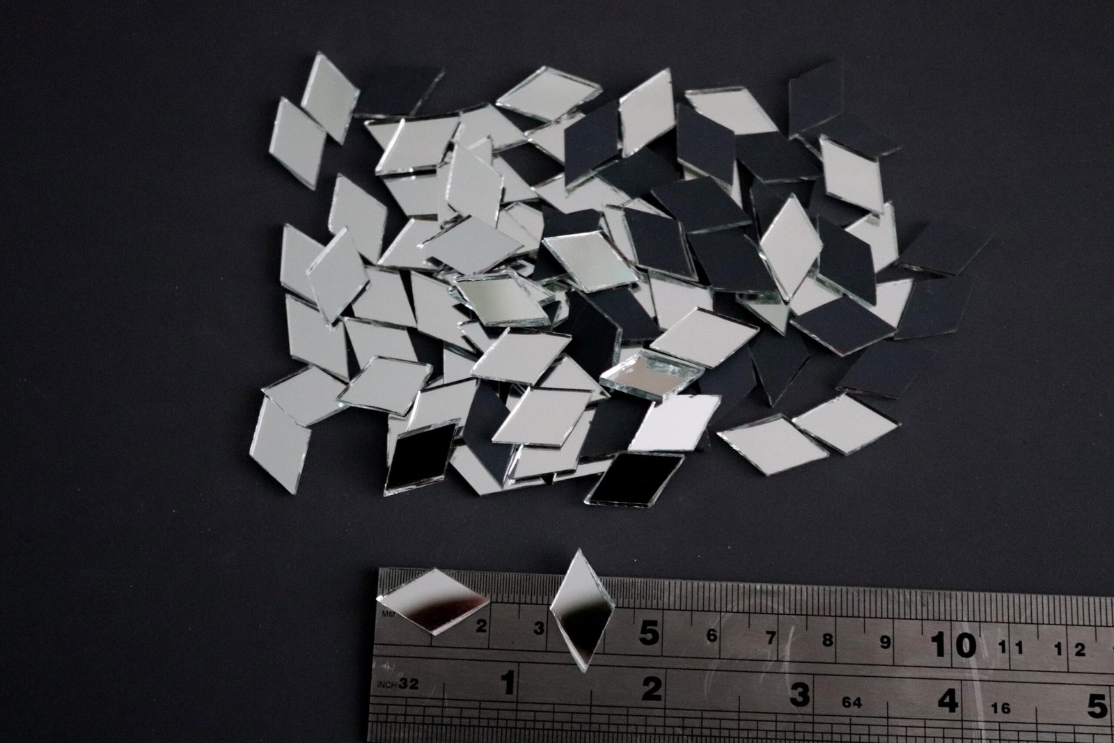 Mosaic 200 pieces Diamond shaped Silver mirror glass, 1x 2 cm. - Image 3
