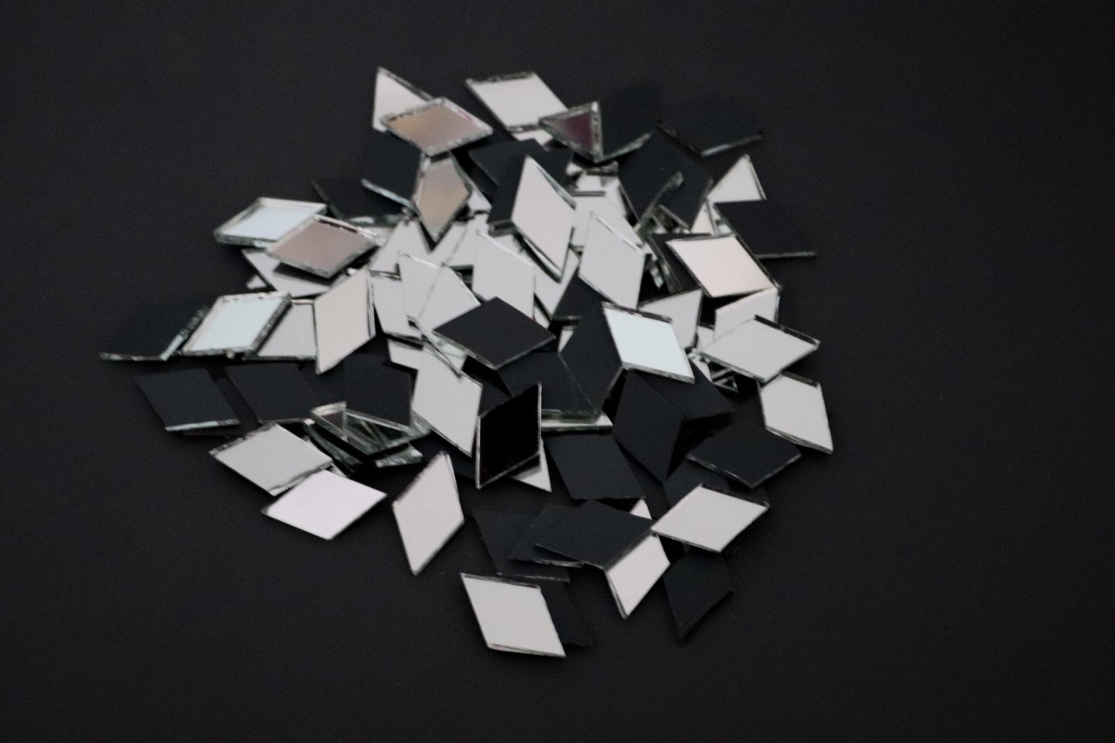 Mosaic 200 pieces Diamond shaped Silver mirror glass, 1x 2 cm.