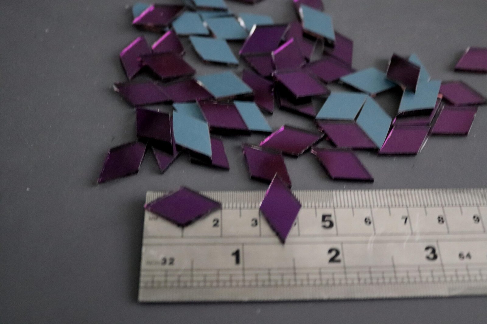 Mosaic 200 pieces Diamond shaped Purple mirror glass, 1x 2 cm. - Image 2